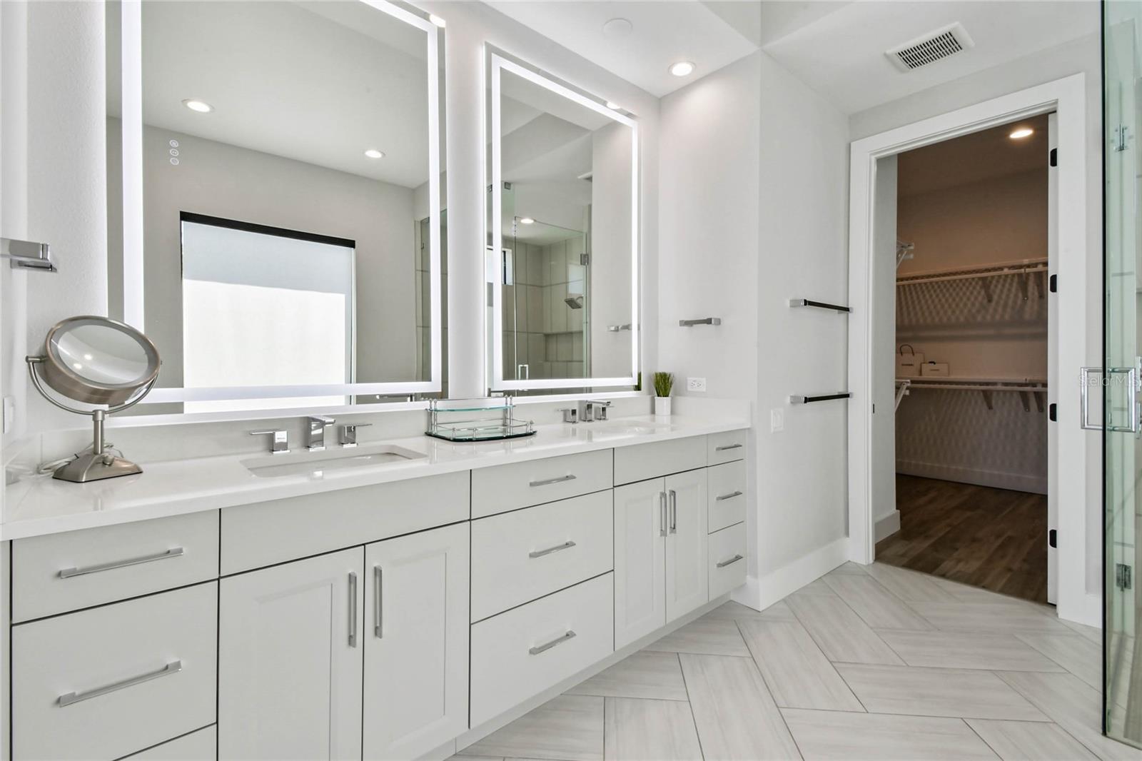 Image 26 of 69 For 14906 Rome Avenue