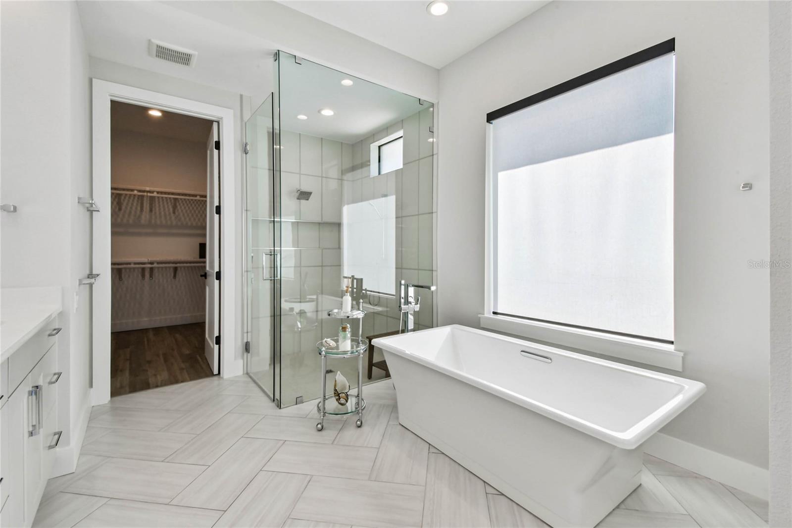 Image 27 of 69 For 14906 Rome Avenue