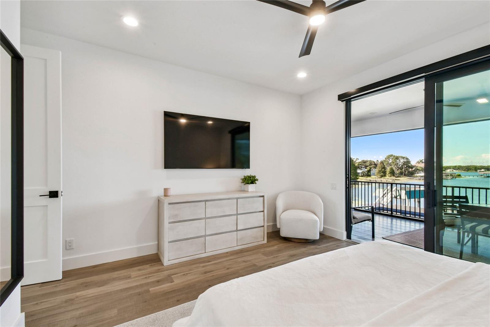 Image 43 of 69 For 14906 Rome Avenue