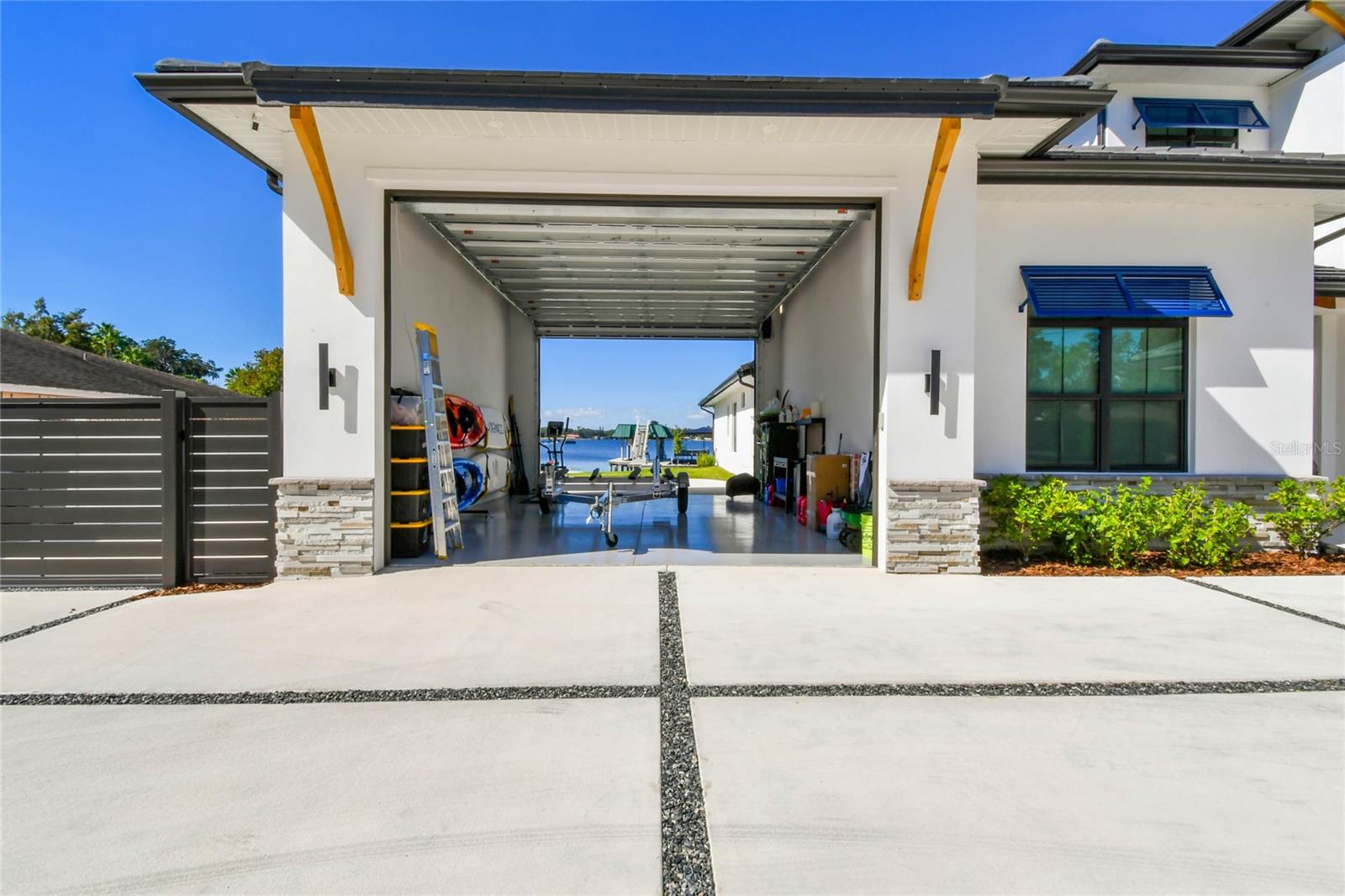 Image 56 of 69 For 14906 Rome Avenue