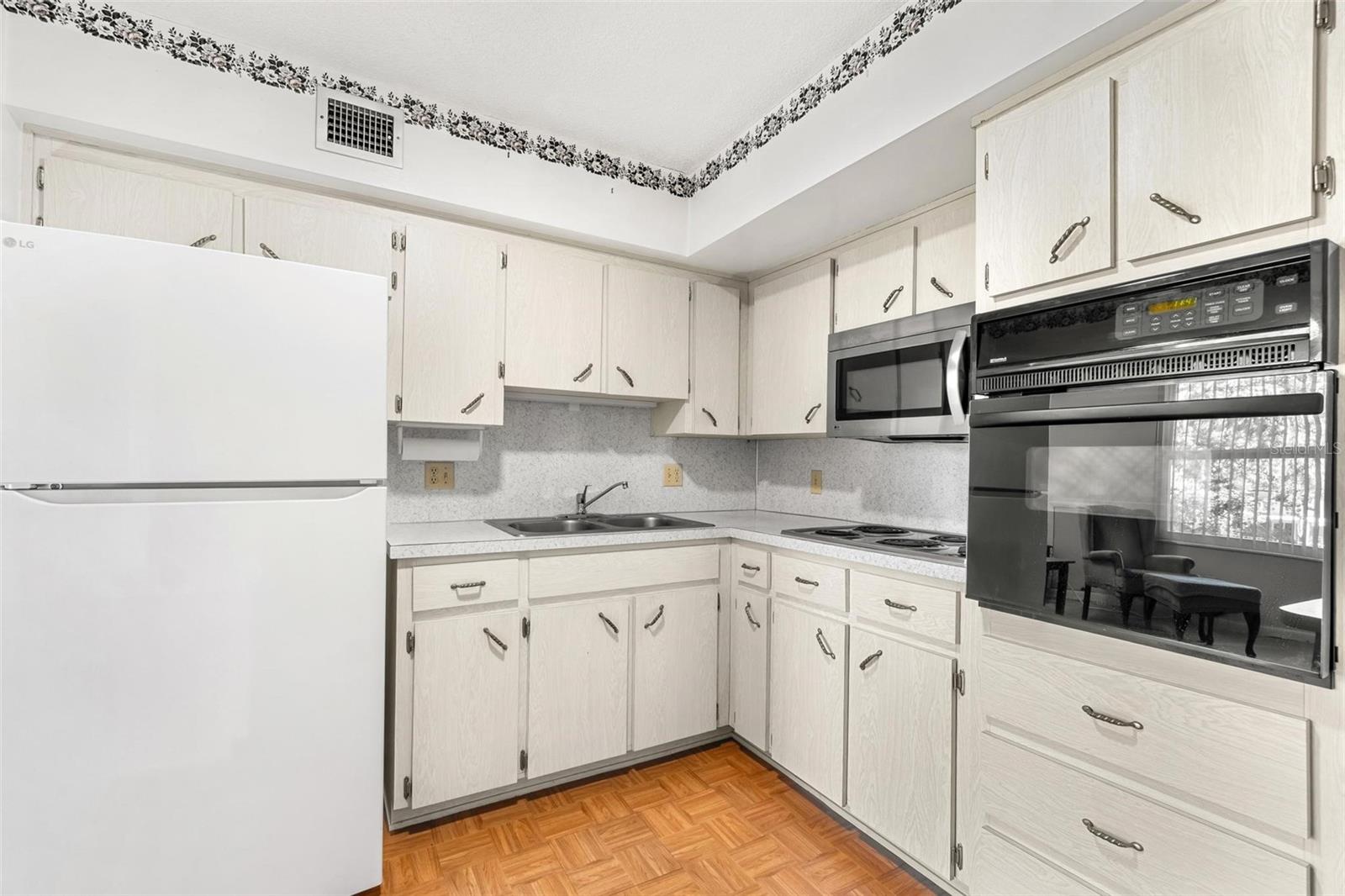 Image 15 of 40 For 2455 Finlandia Lane 39