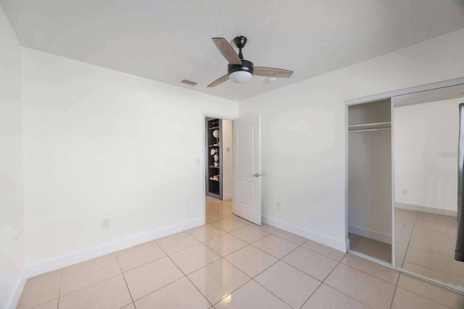 Image 18 of 35 For 2074 Powderhorn Drive