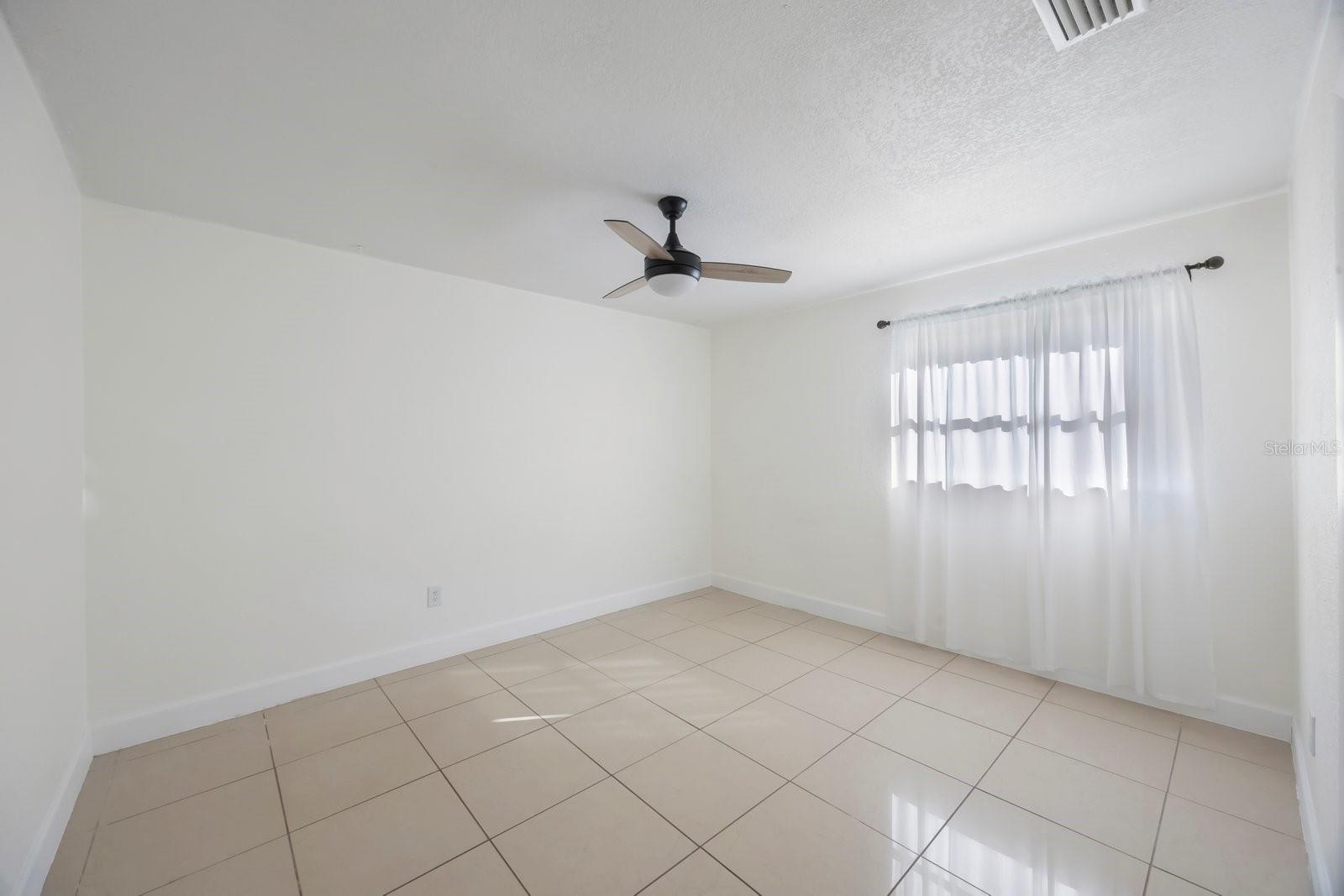 Image 19 of 35 For 2074 Powderhorn Drive