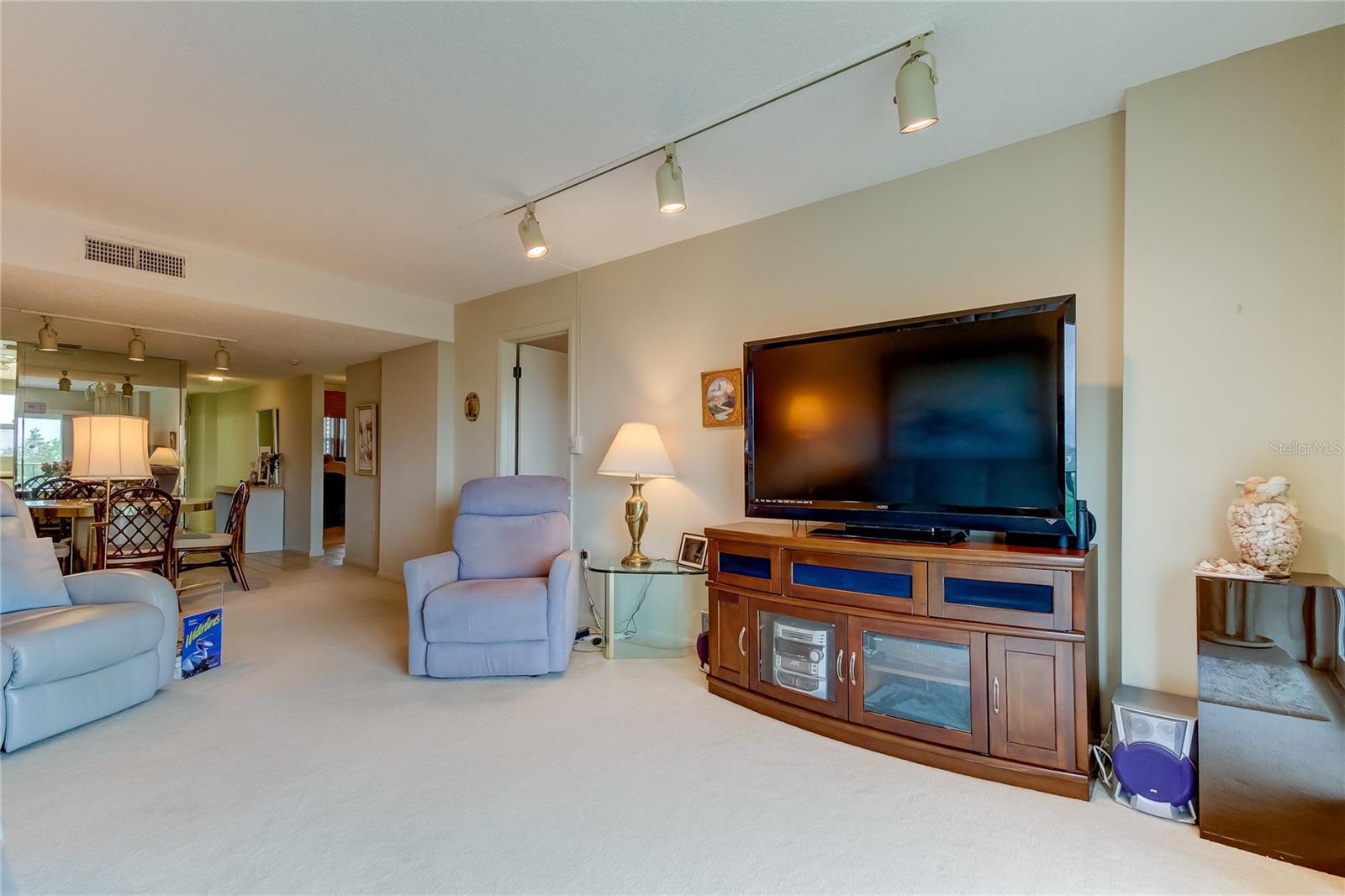 Image 10 of 62 For 7050 Sunset Drive S 405