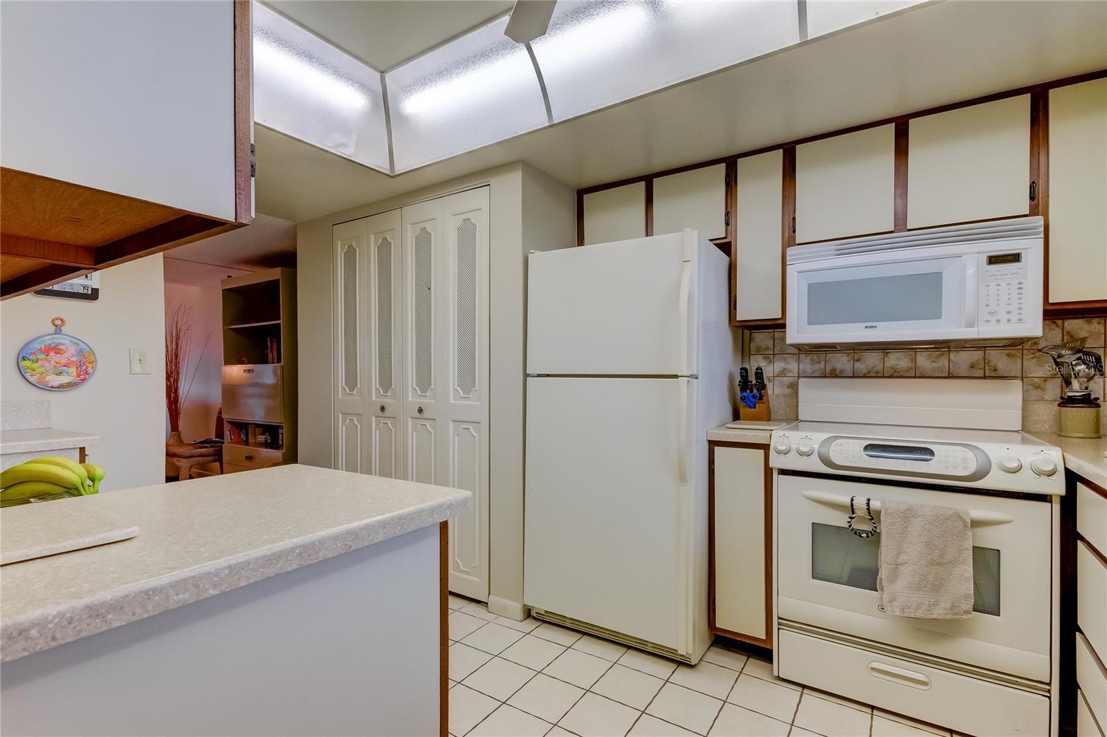 Image 23 of 62 For 7050 Sunset Drive S 405