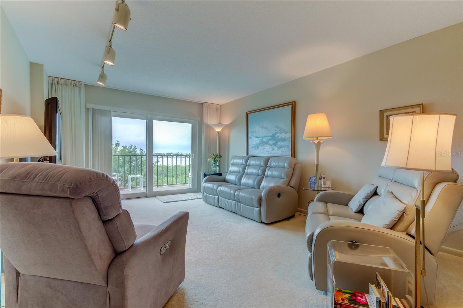 Image 5 of 62 For 7050 Sunset Drive S 405