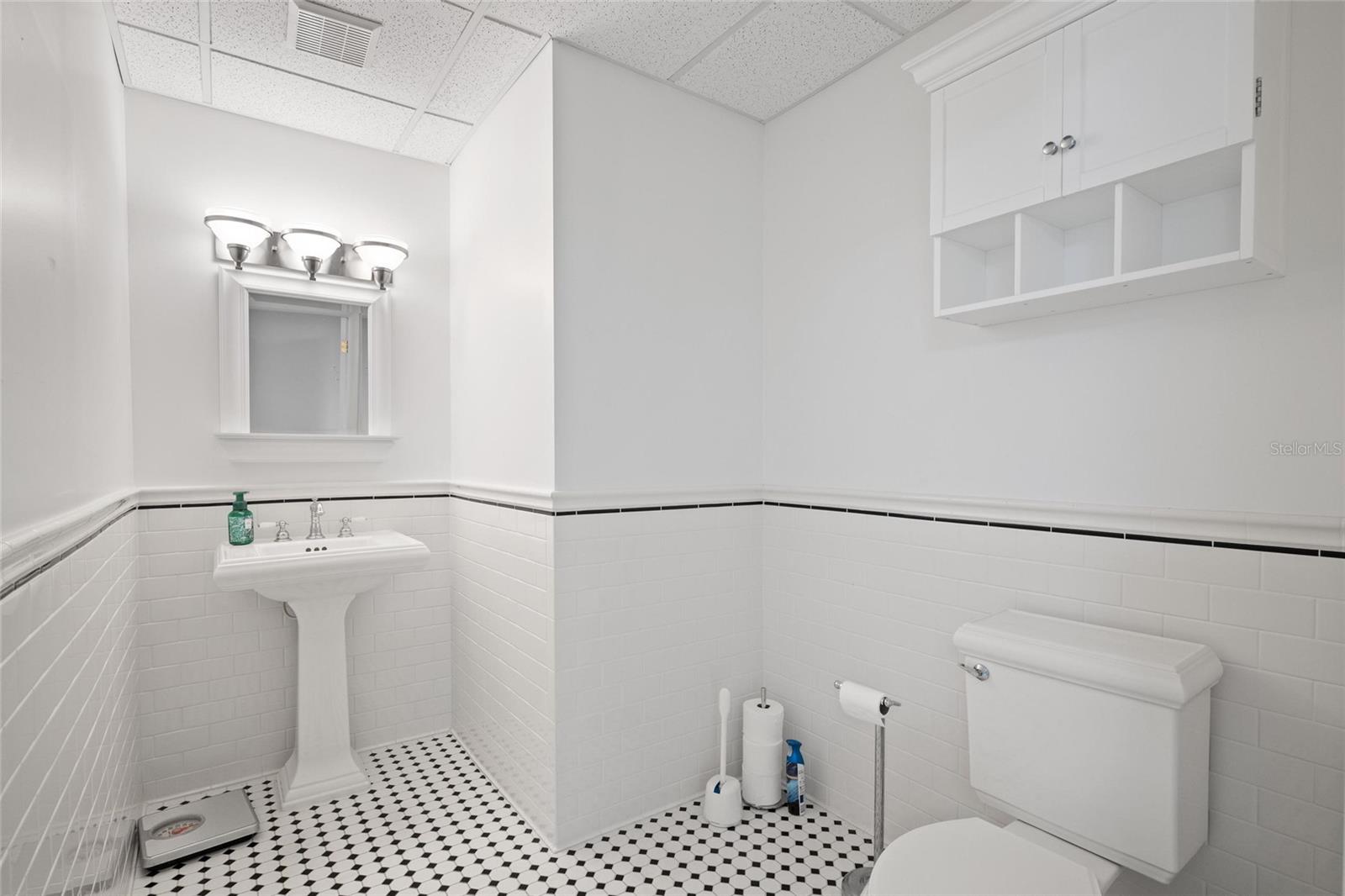 Image 23 of 24 For 701 Enterprise Road E 705