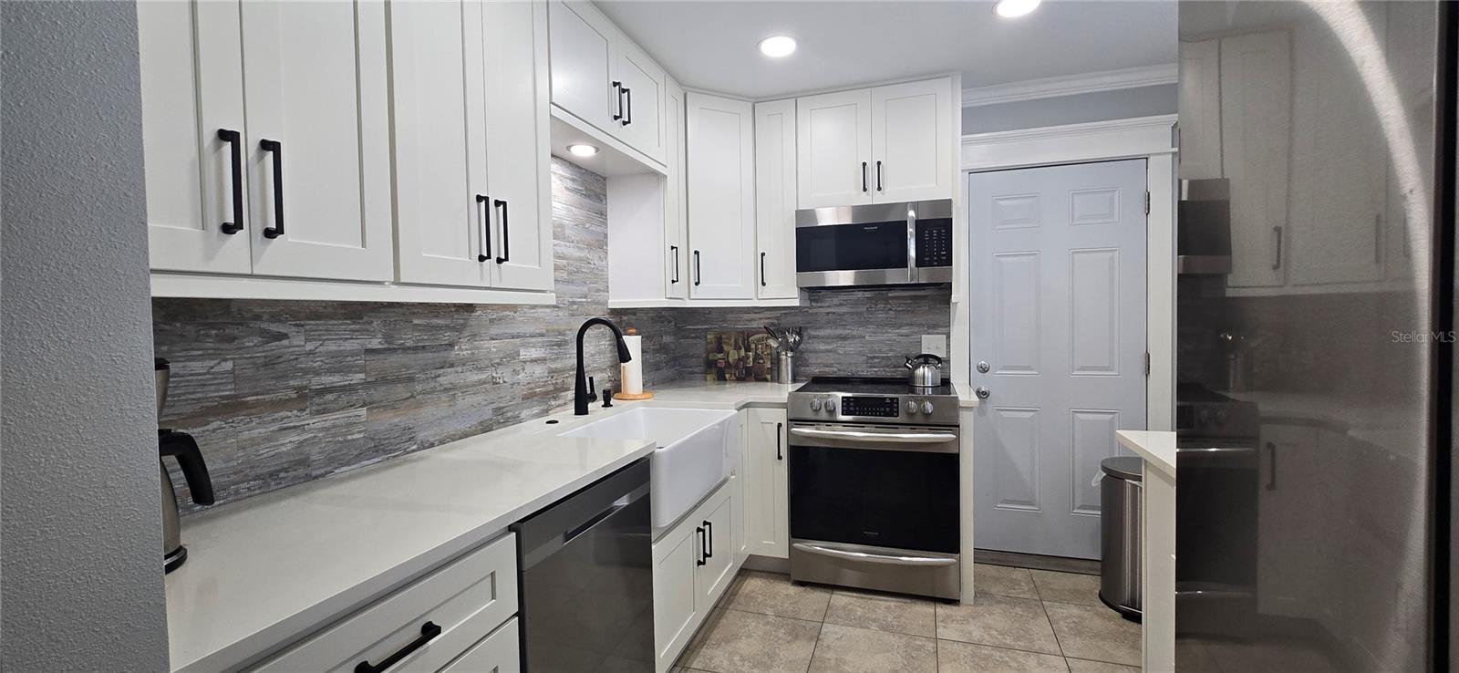 Image 9 of 21 For 3540 32nd Avenue N 213