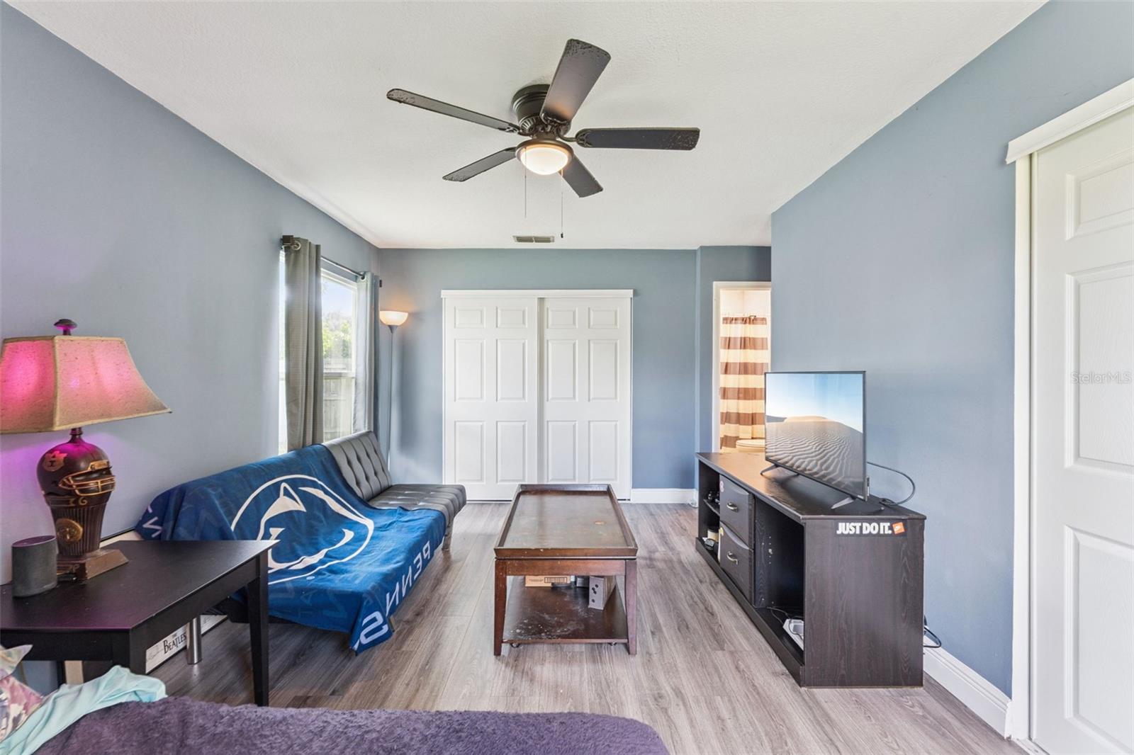 Image 11 of 25 For 13927 Countryplace Drive