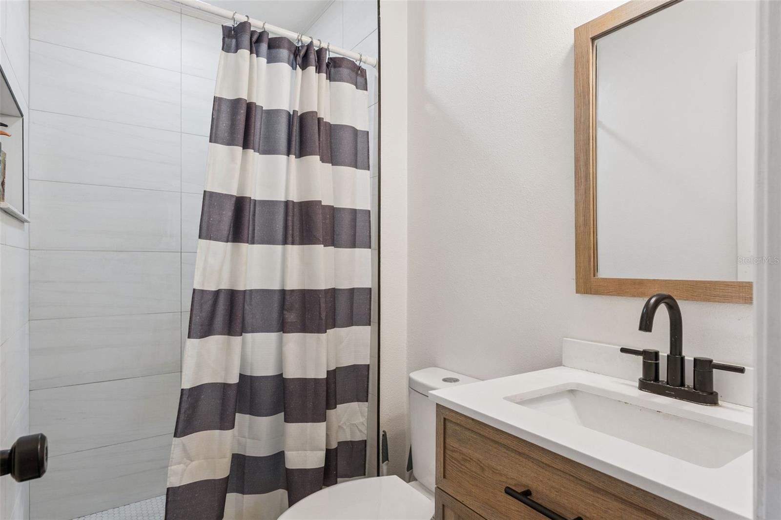 Image 13 of 25 For 13927 Countryplace Drive
