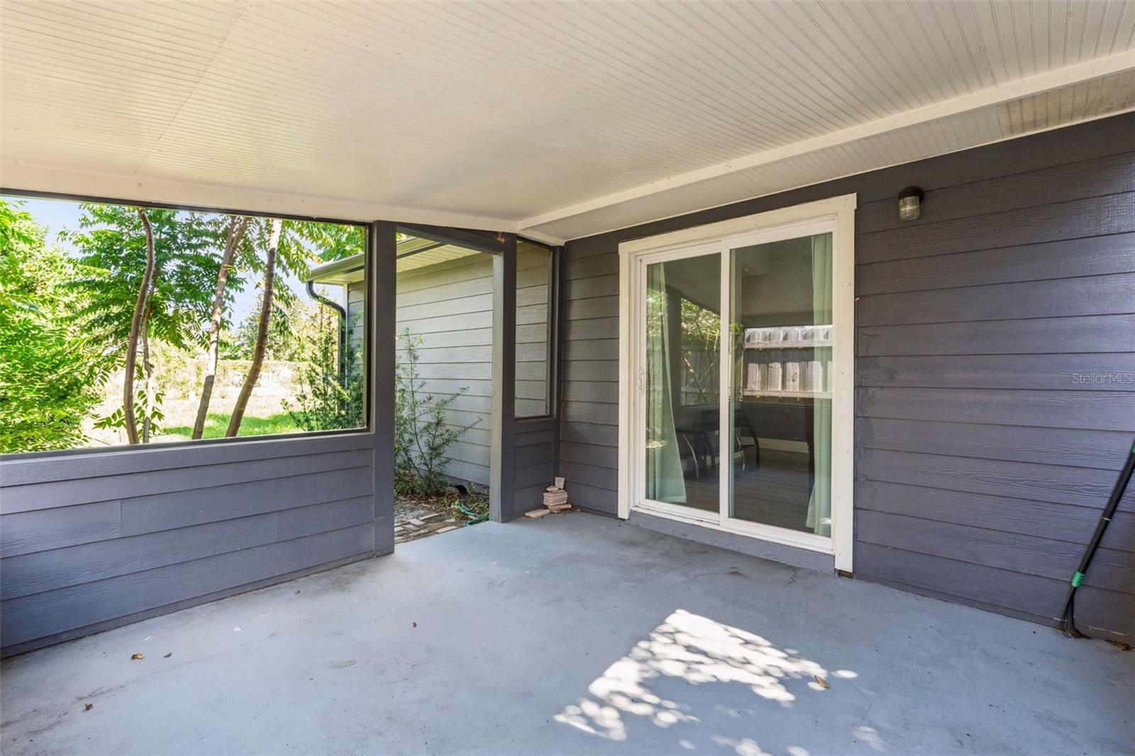 Image 17 of 25 For 13927 Countryplace Drive