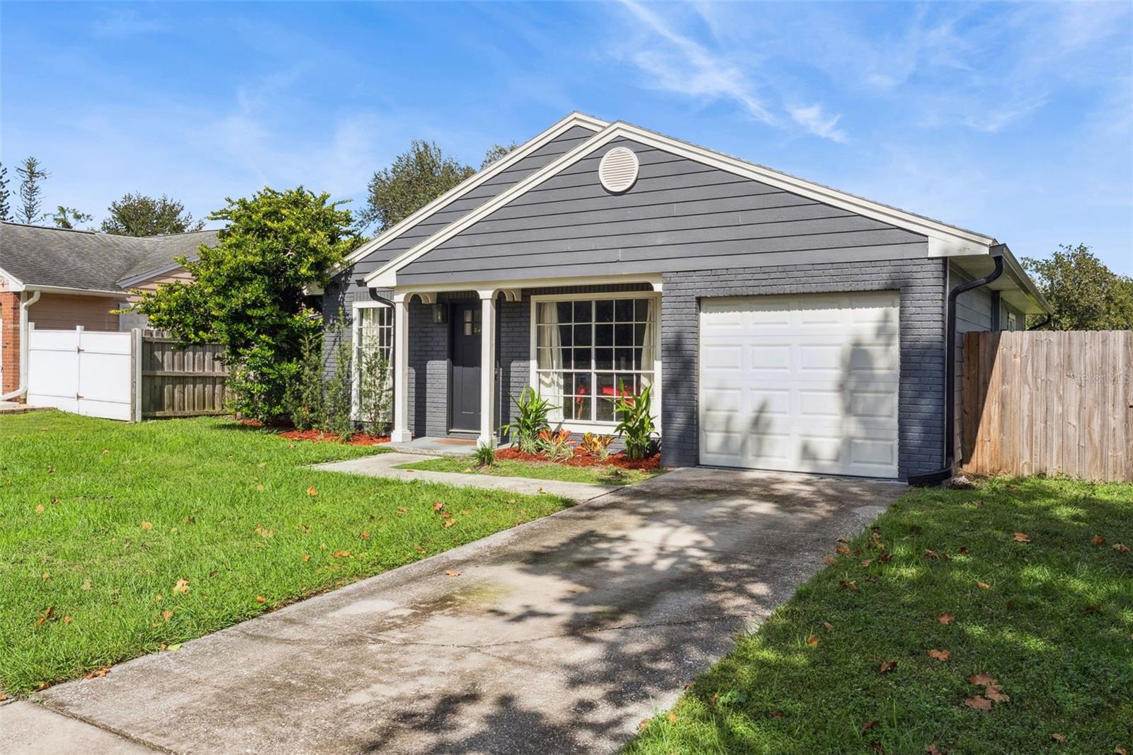 Image 2 of 25 For 13927 Countryplace Drive