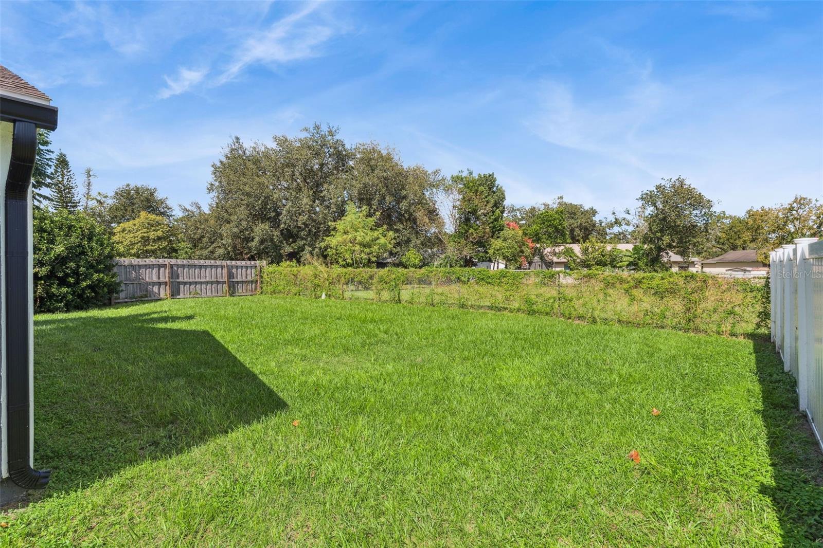 Image 21 of 25 For 13927 Countryplace Drive