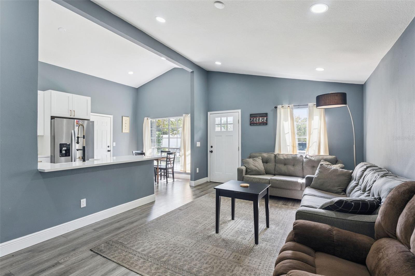 Image 6 of 25 For 13927 Countryplace Drive