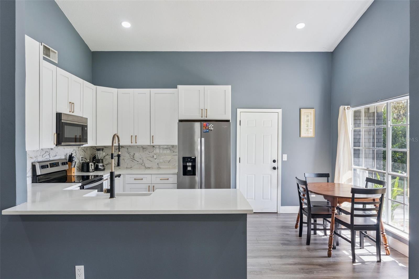 Image 9 of 25 For 13927 Countryplace Drive