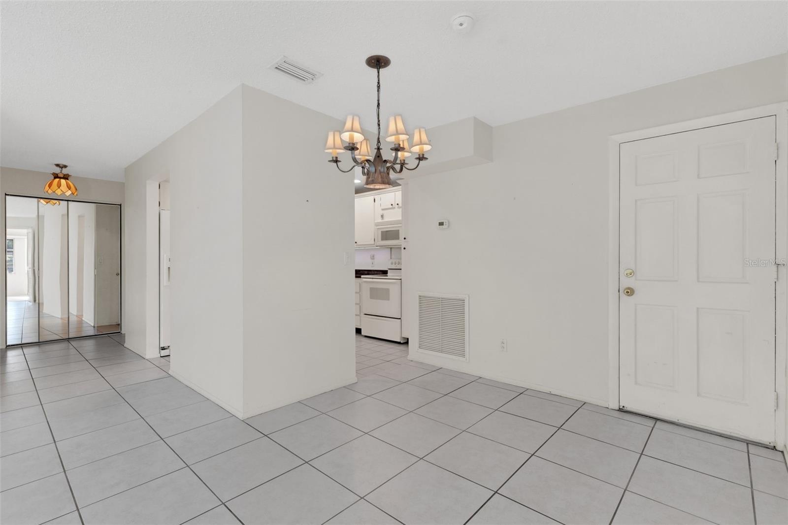 Image 17 of 47 For 212 Fernwood Circle 212