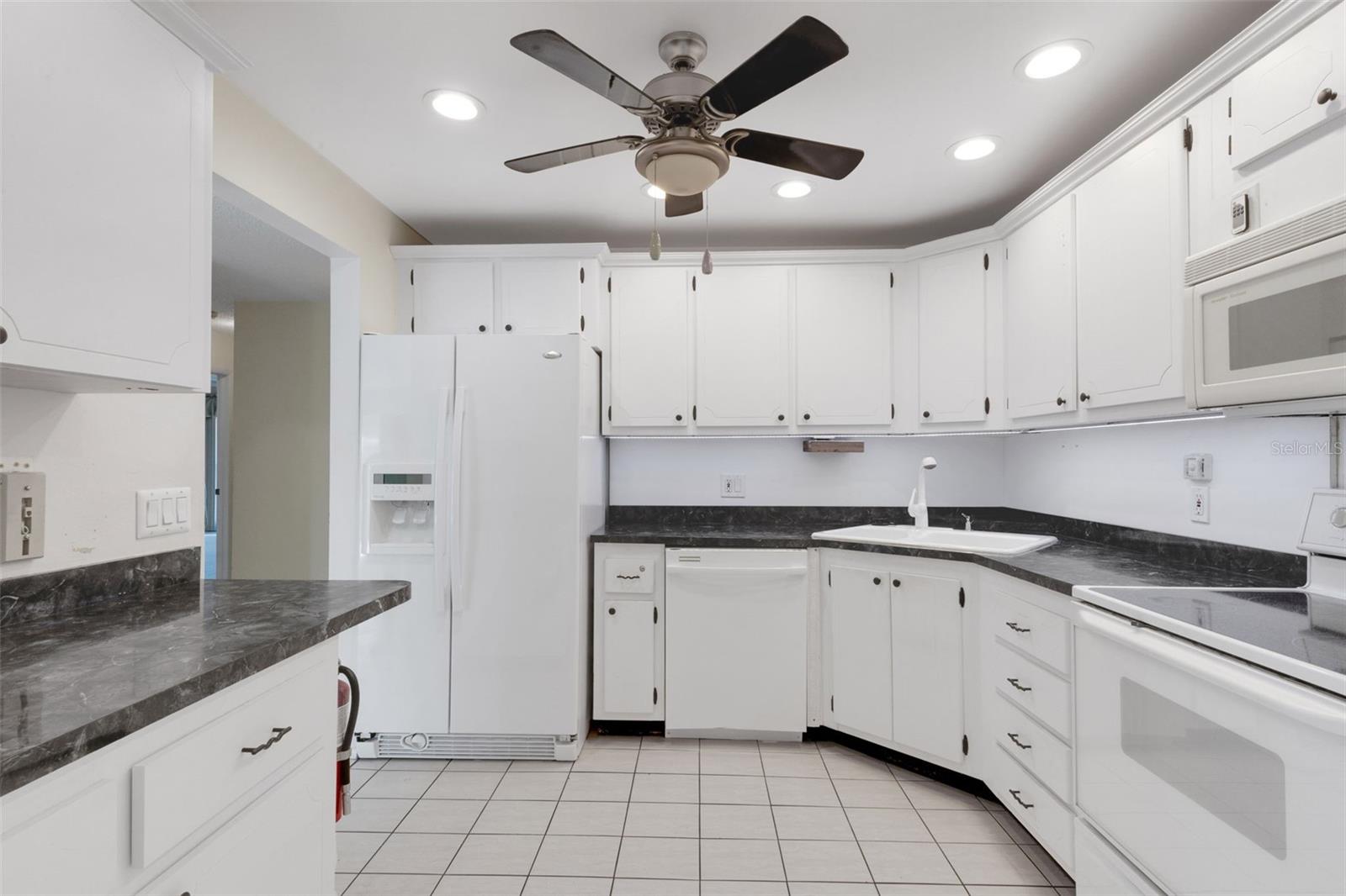 Image 19 of 47 For 212 Fernwood Circle 212