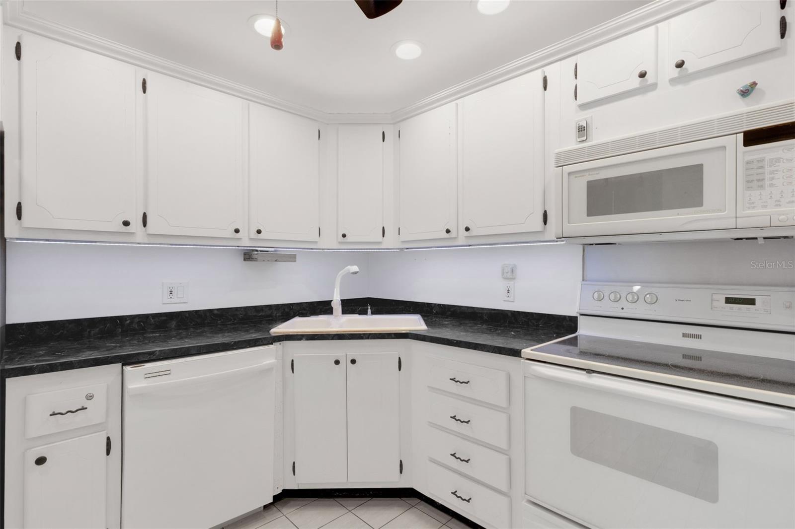 Image 20 of 47 For 212 Fernwood Circle 212