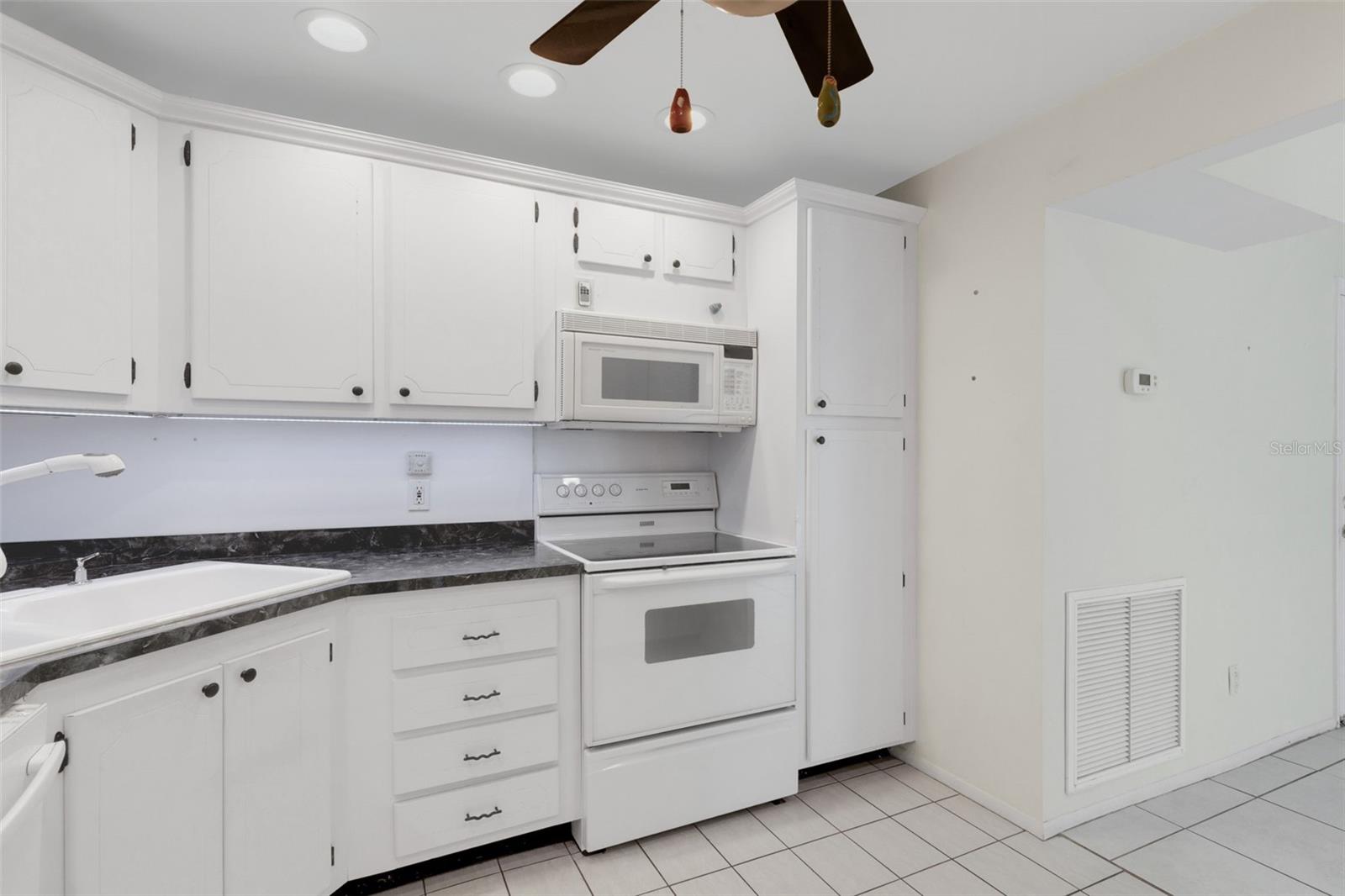 Image 23 of 47 For 212 Fernwood Circle 212