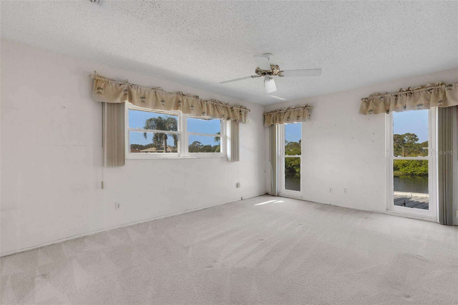 Image 29 of 47 For 212 Fernwood Circle 212