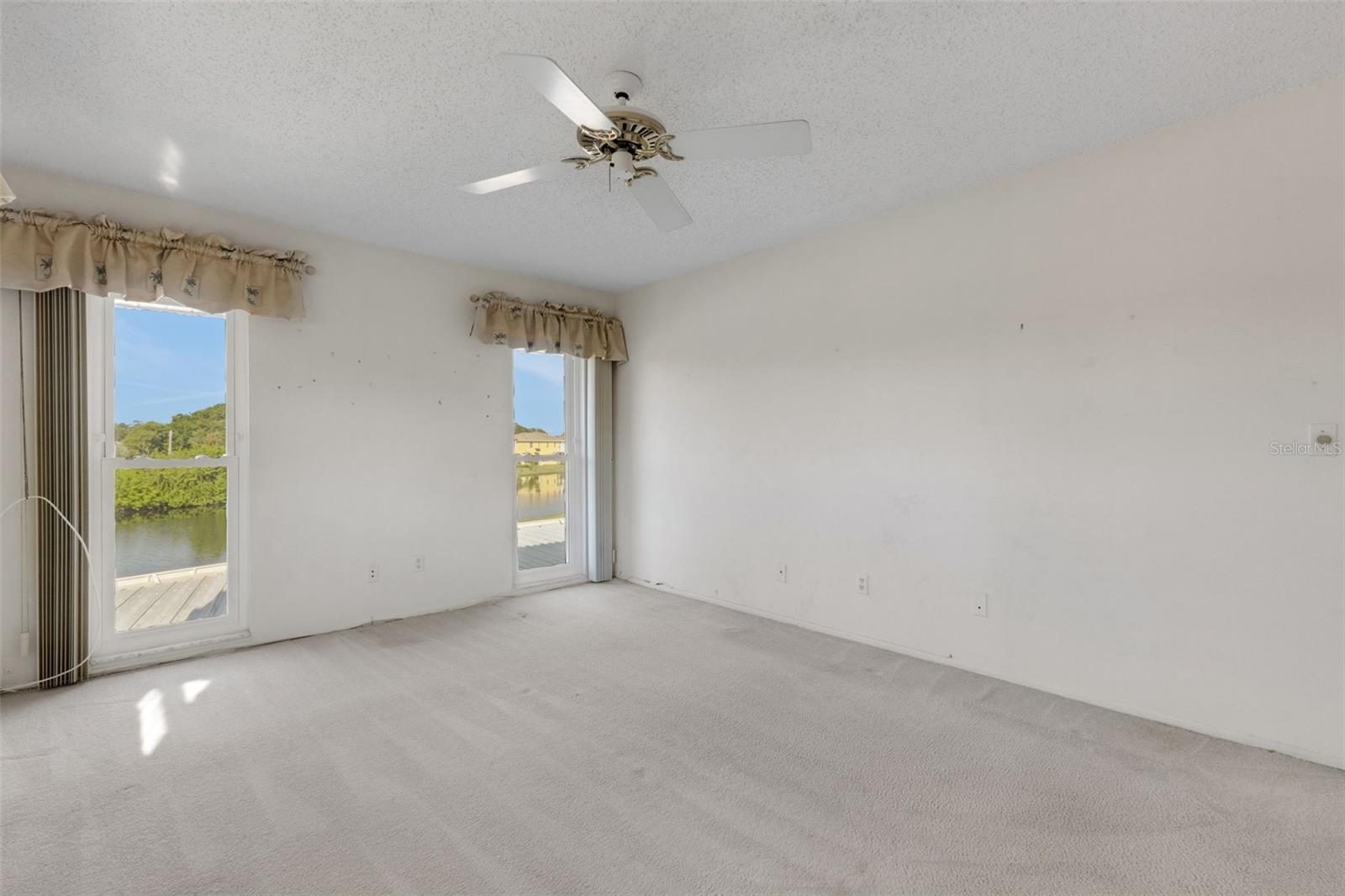 Image 30 of 47 For 212 Fernwood Circle 212