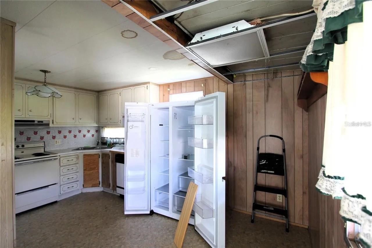 Image 4 of 12 For 6021 Ridgewood Drive