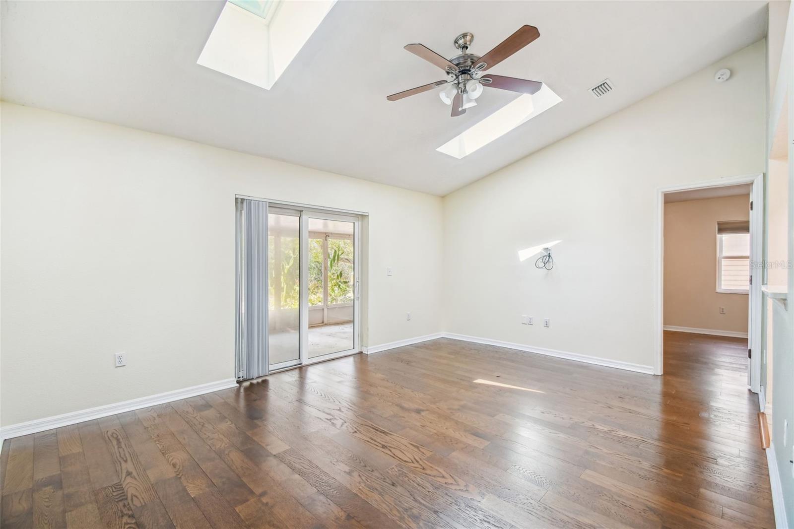 Image 12 of 63 For 7021 Oregon Chickadee Road