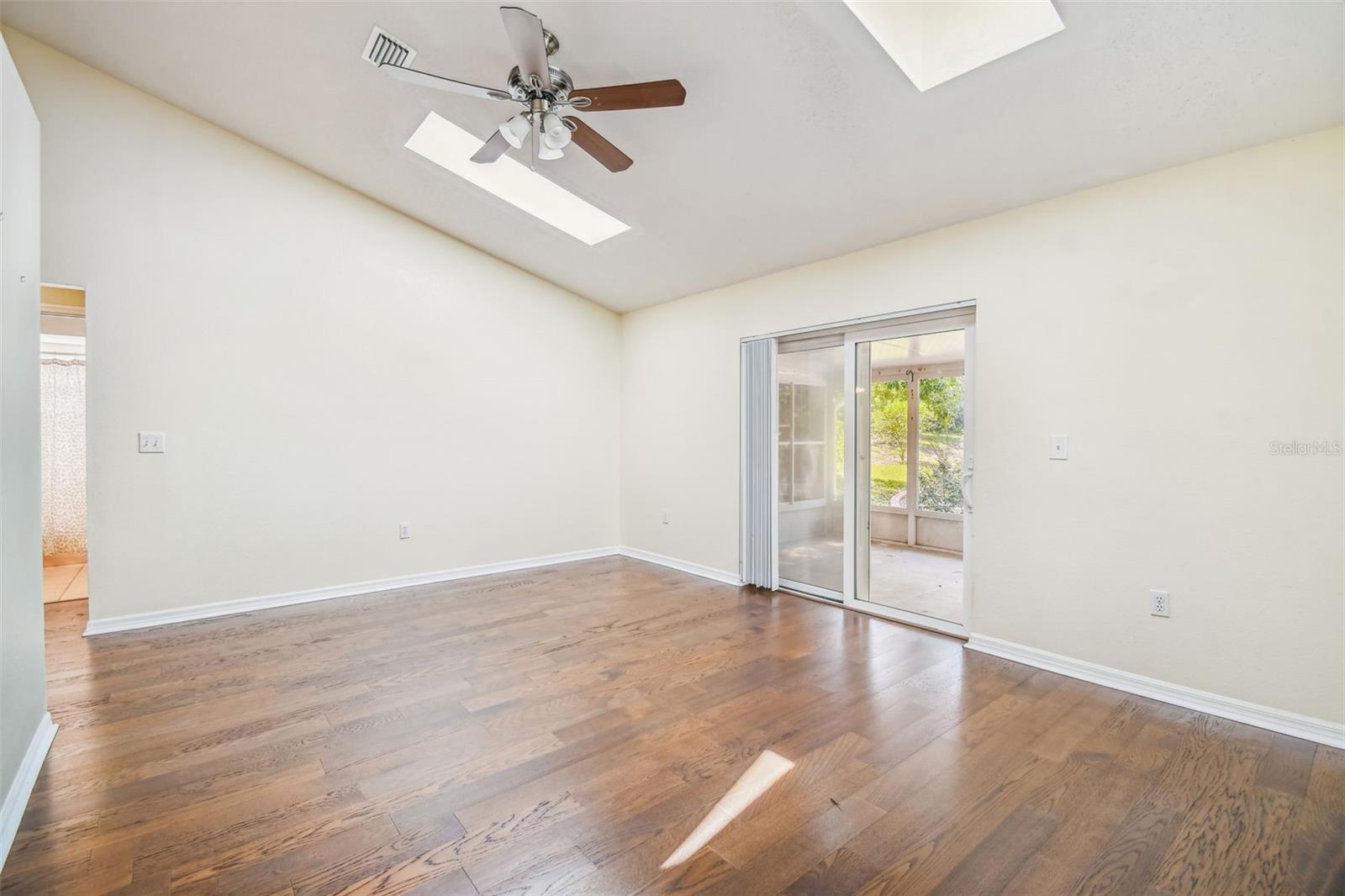 Image 15 of 63 For 7021 Oregon Chickadee Road