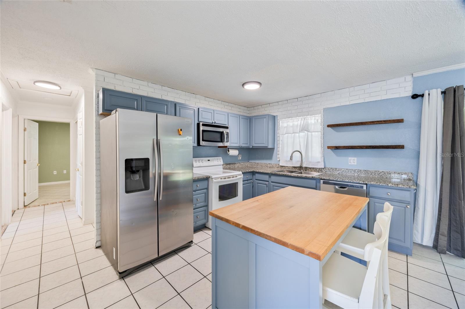 Listing photo id 8 for 10303 Myrtle Street