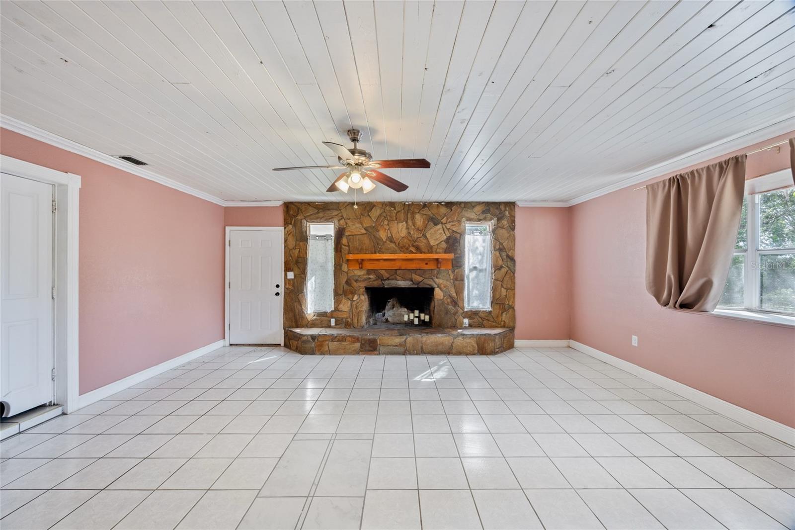 Listing photo id 11 for 10303 Myrtle Street