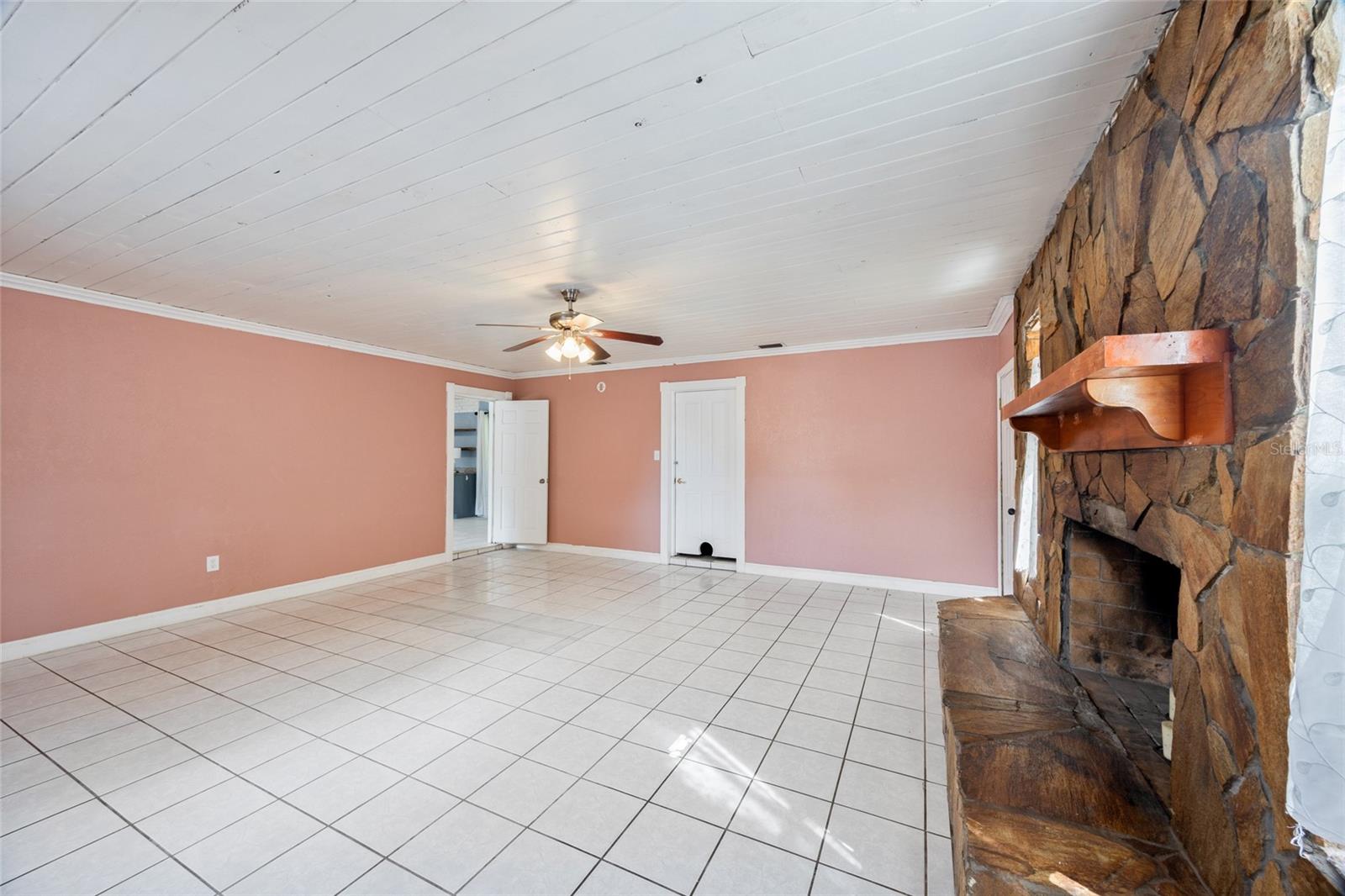 Listing photo id 12 for 10303 Myrtle Street