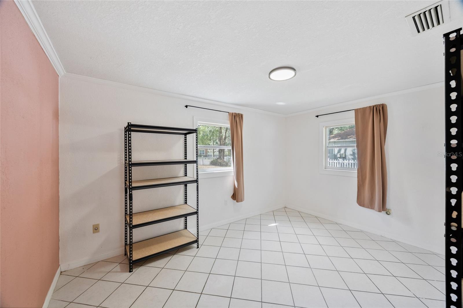 Listing photo id 15 for 10303 Myrtle Street