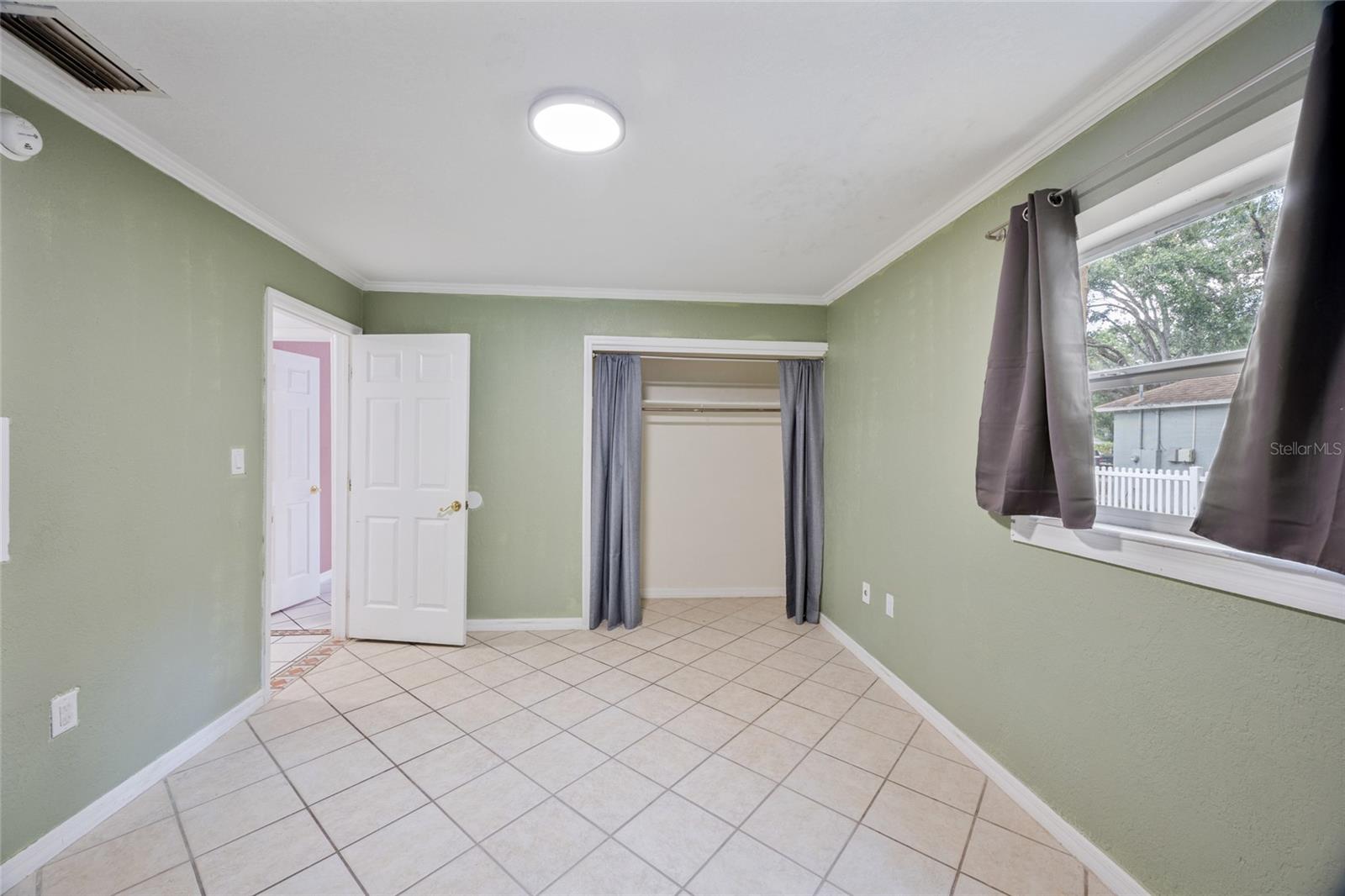 Listing photo id 18 for 10303 Myrtle Street