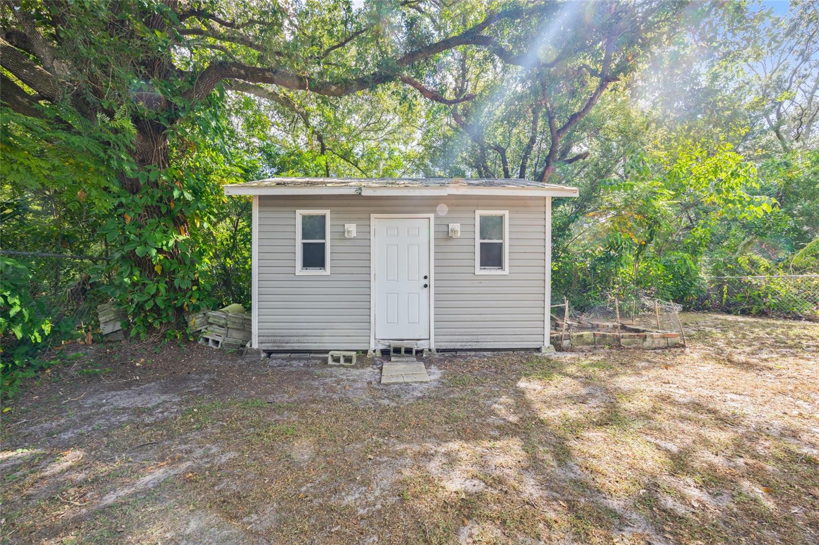 Listing photo id 23 for 10303 Myrtle Street