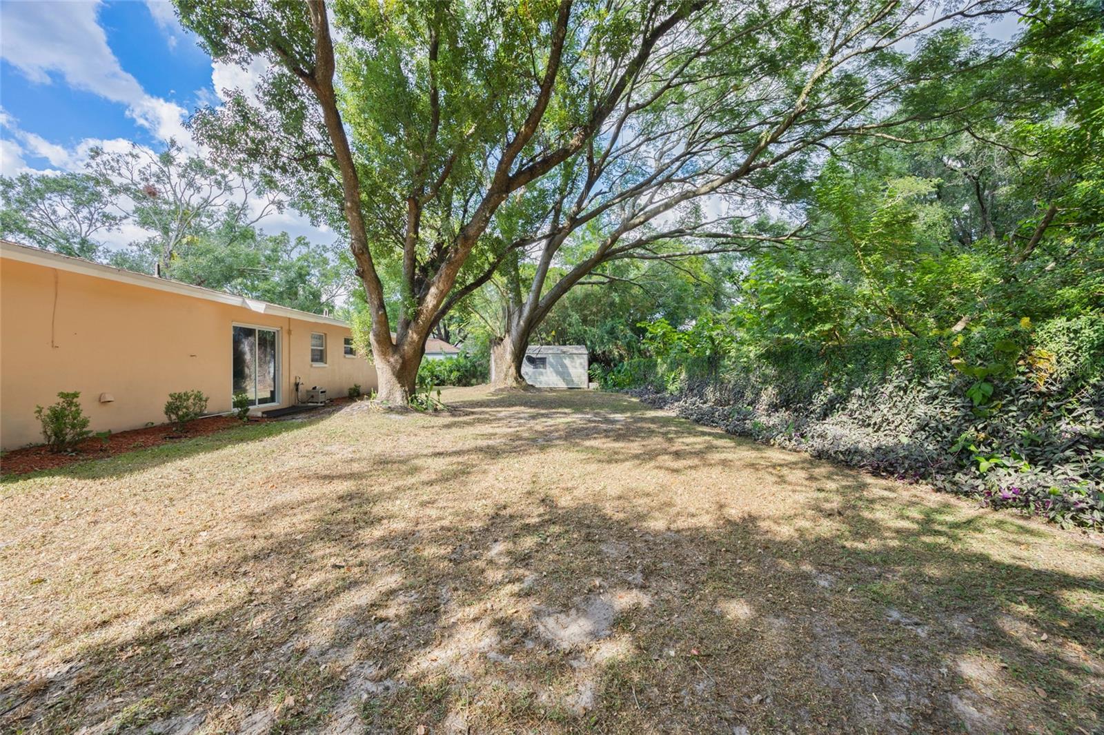 Listing photo id 24 for 10303 Myrtle Street