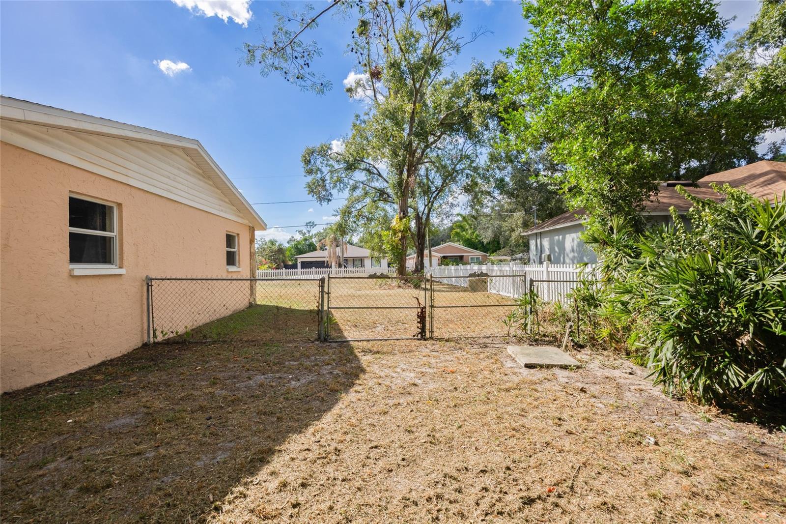 Listing photo id 28 for 10303 Myrtle Street