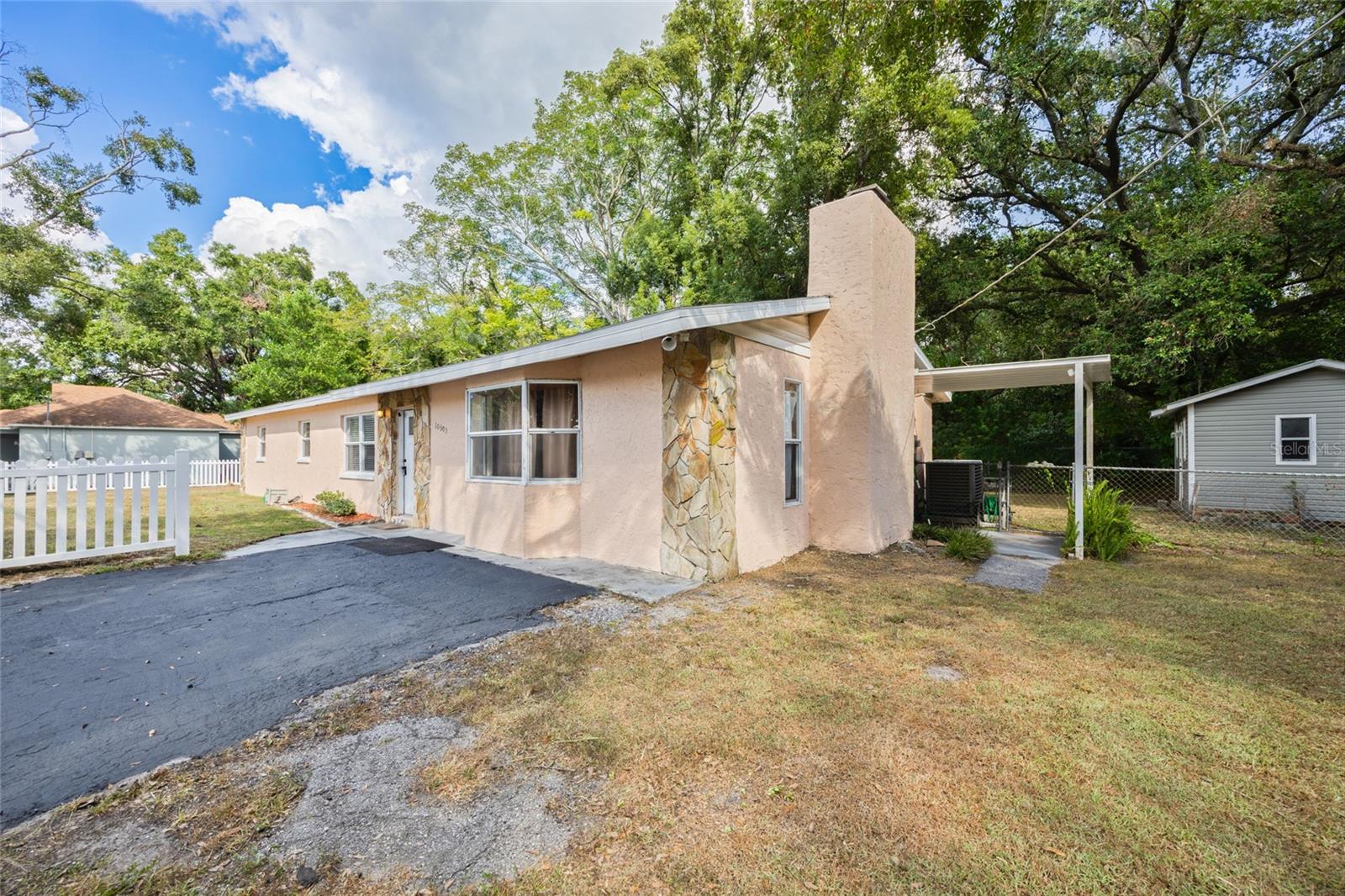 Listing photo id 3 for 10303 Myrtle Street