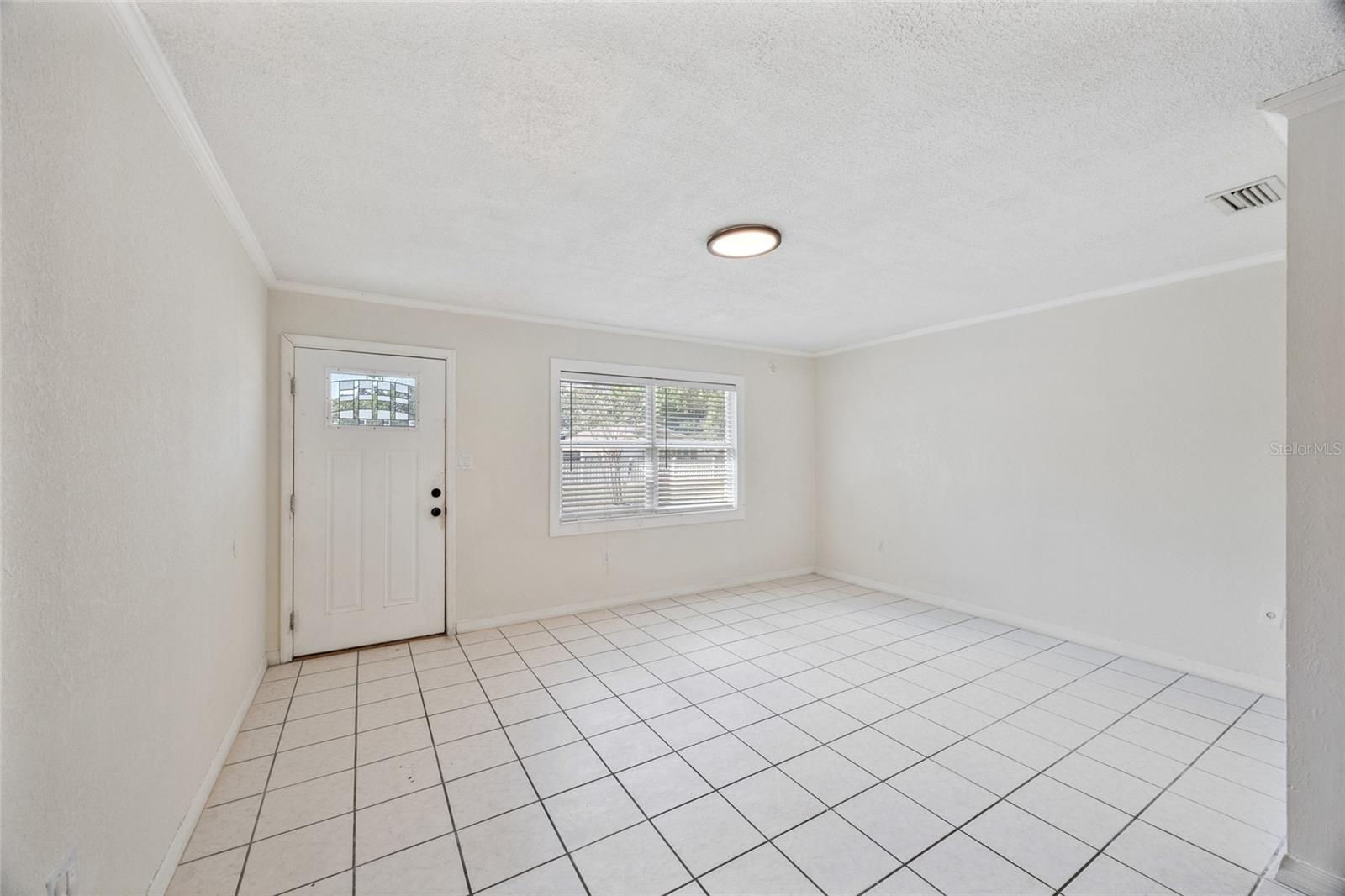 Listing photo id 4 for 10303 Myrtle Street