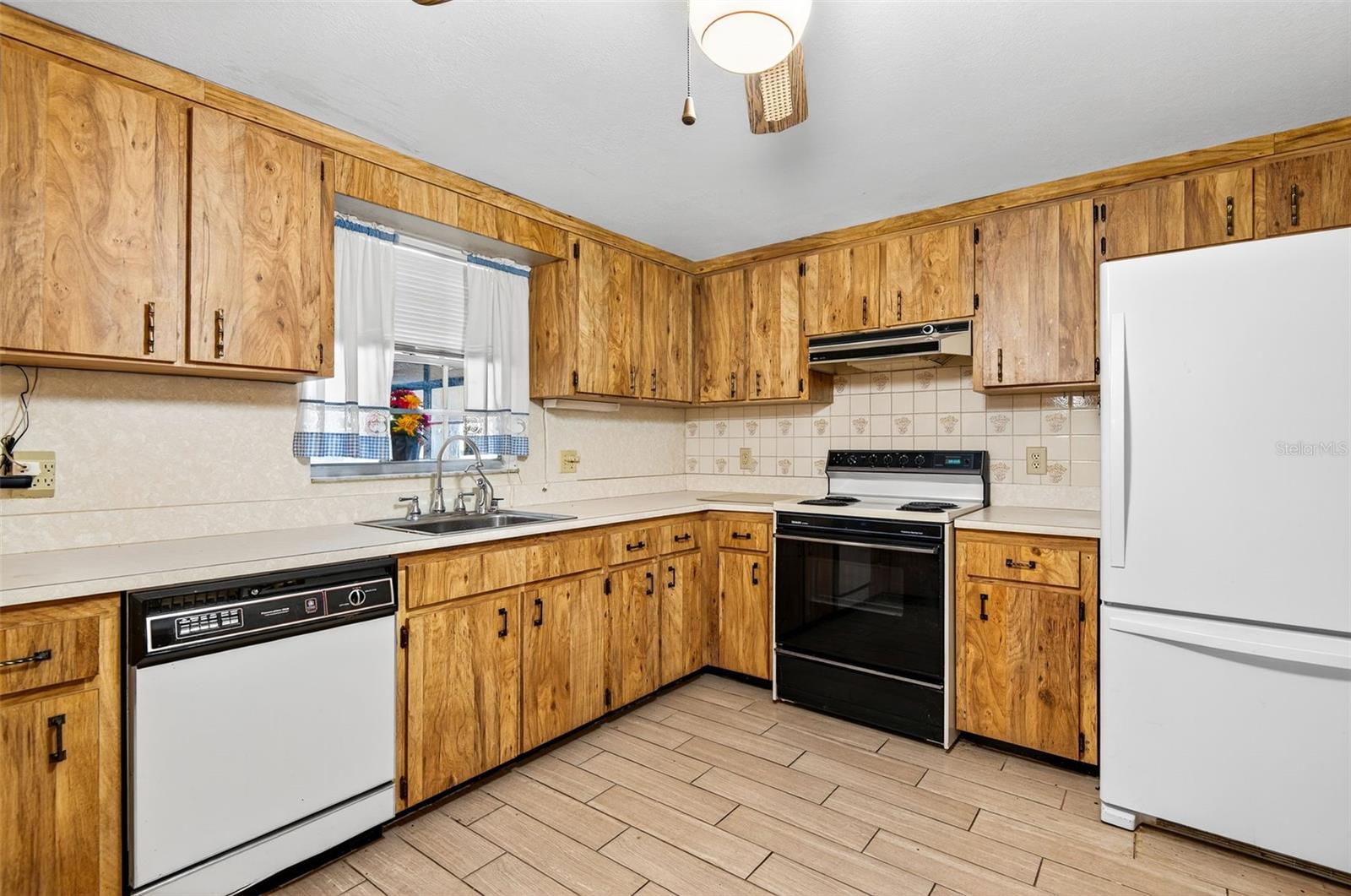 Image 26 of 64 For 10618 Skewlee Gardens Drive