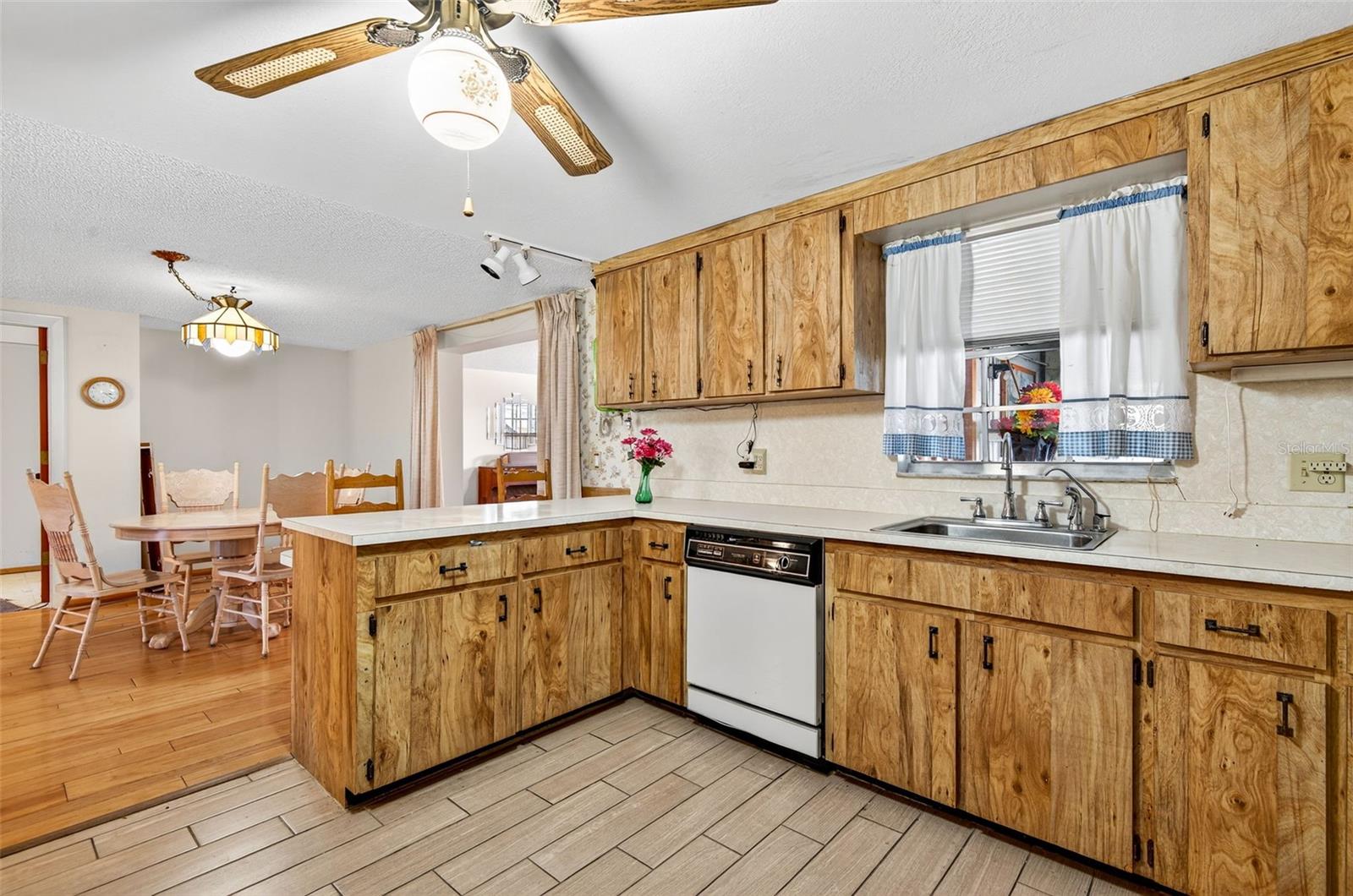 Image 27 of 64 For 10618 Skewlee Gardens Drive