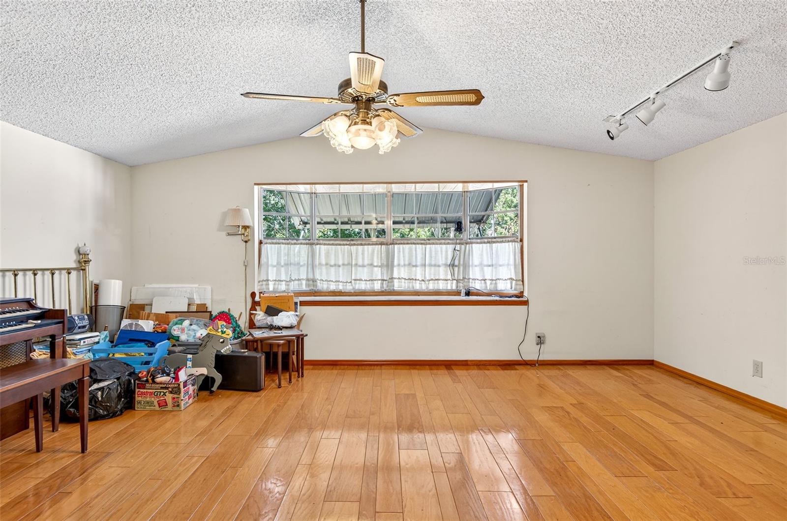 Image 32 of 64 For 10618 Skewlee Gardens Drive