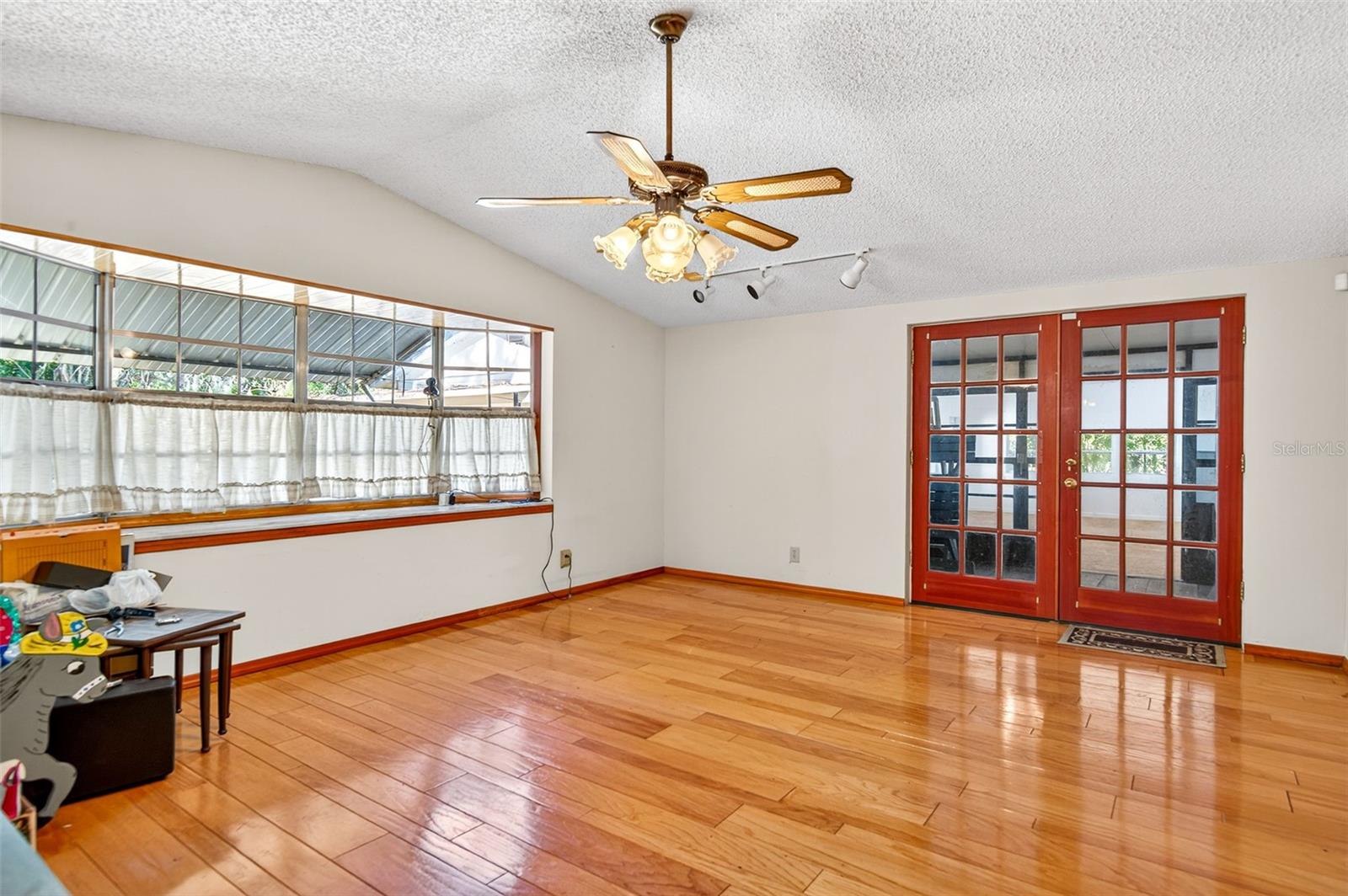 Image 34 of 64 For 10618 Skewlee Gardens Drive