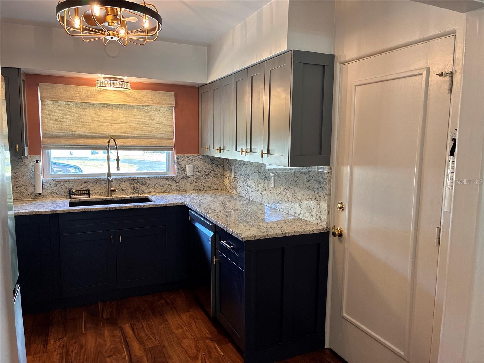 Image 8 of 29 For 5826 20th Avenue S