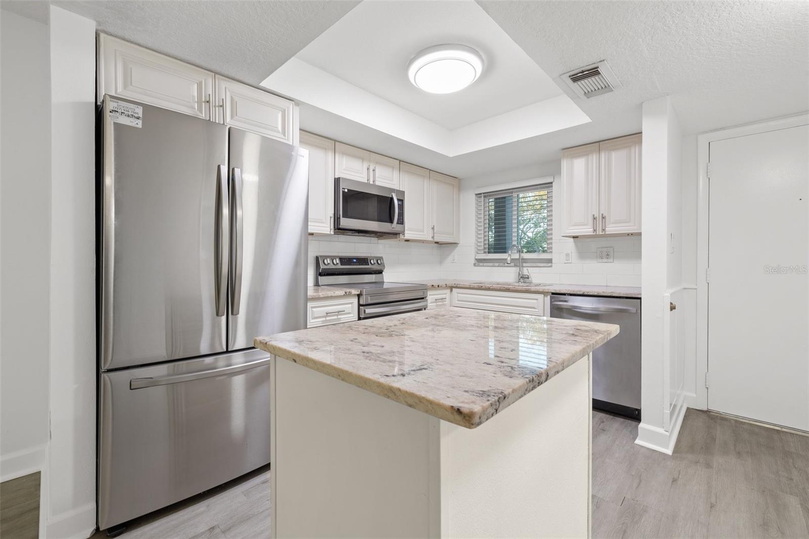 Image 10 of 26 For 1524 Lakeview Road 305