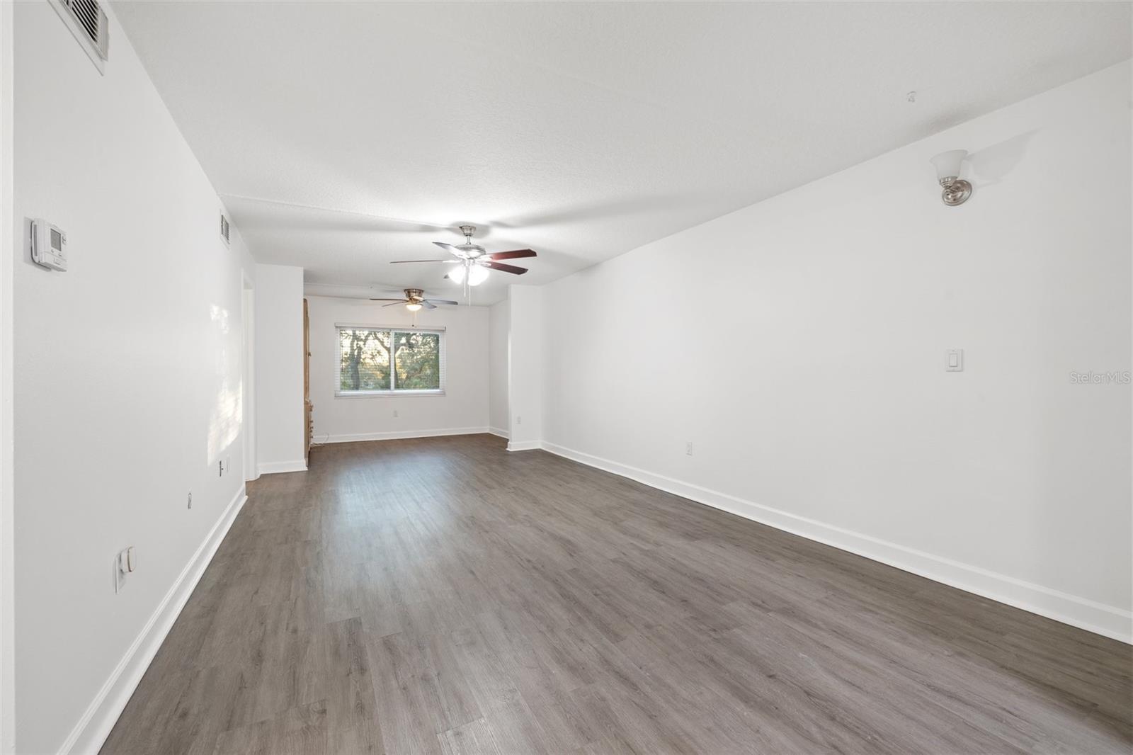 Image 11 of 26 For 1524 Lakeview Road 305