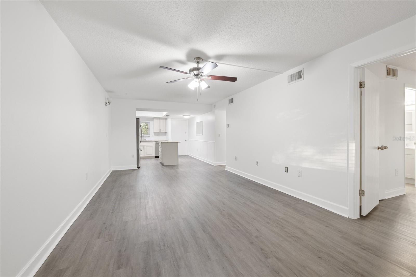 Image 14 of 26 For 1524 Lakeview Road 305