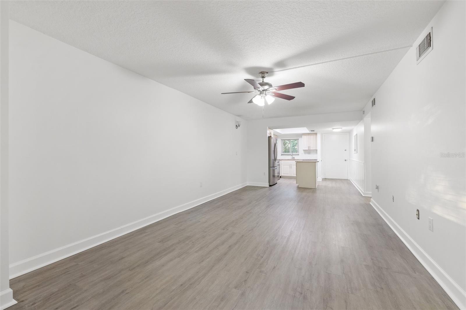 Image 15 of 26 For 1524 Lakeview Road 305