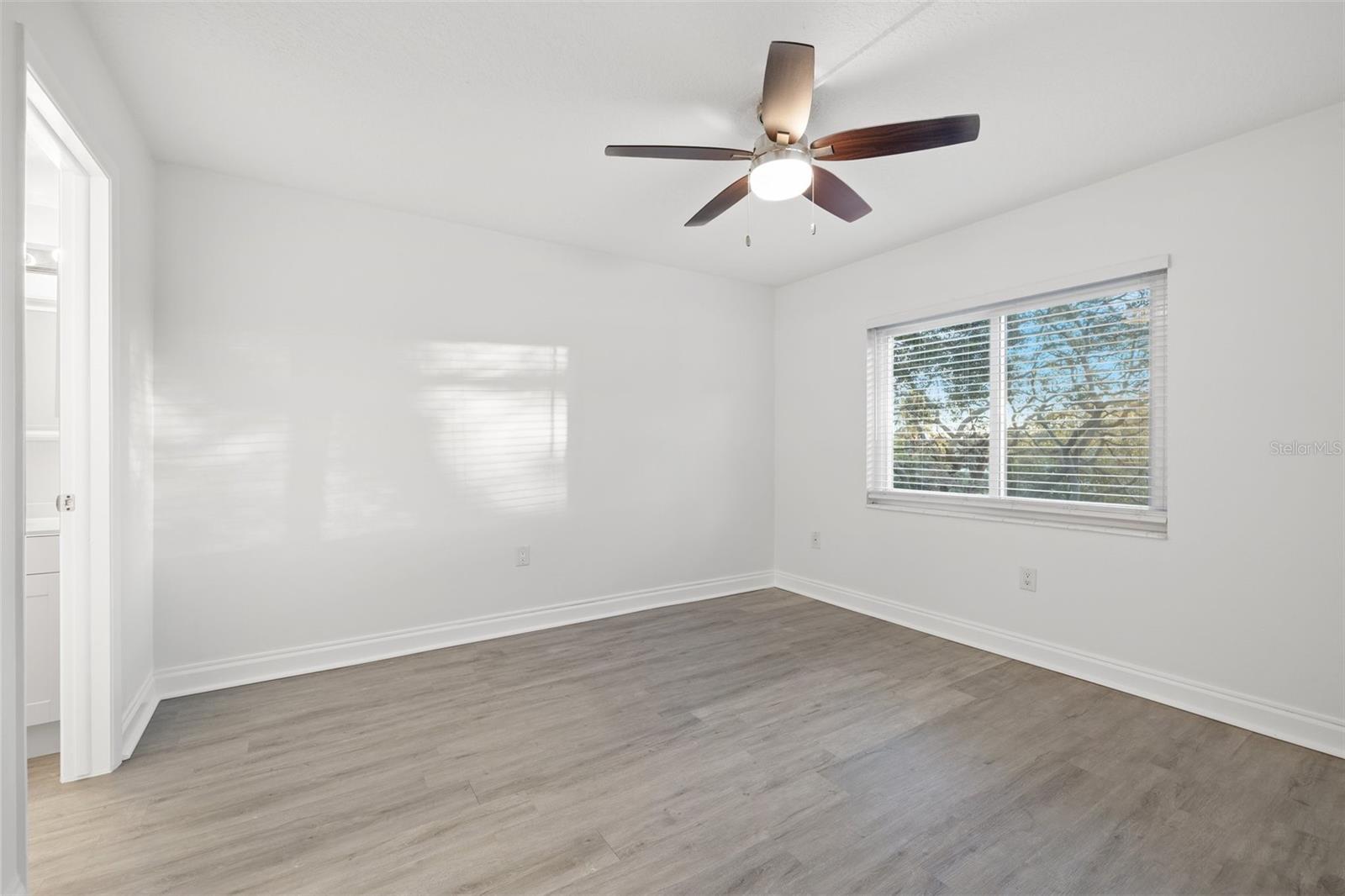 Image 16 of 26 For 1524 Lakeview Road 305