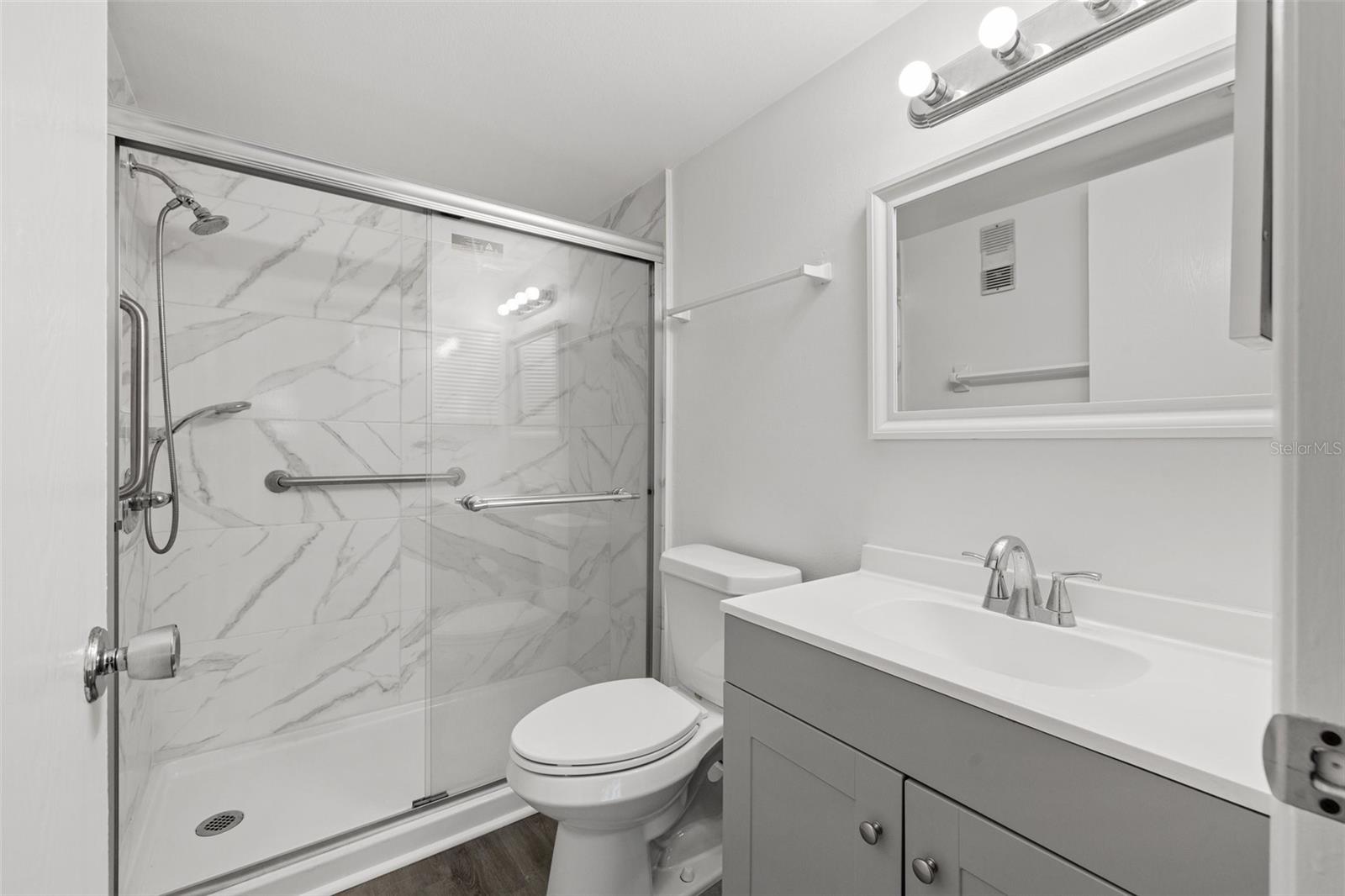 Image 17 of 26 For 1524 Lakeview Road 305