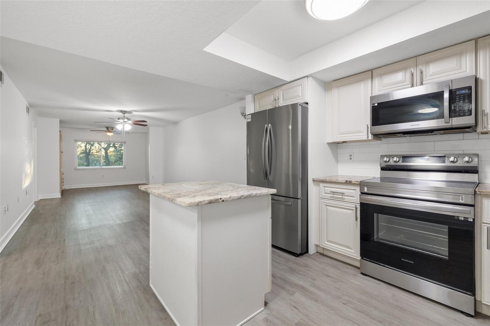 Image 4 of 26 For 1524 Lakeview Road 305